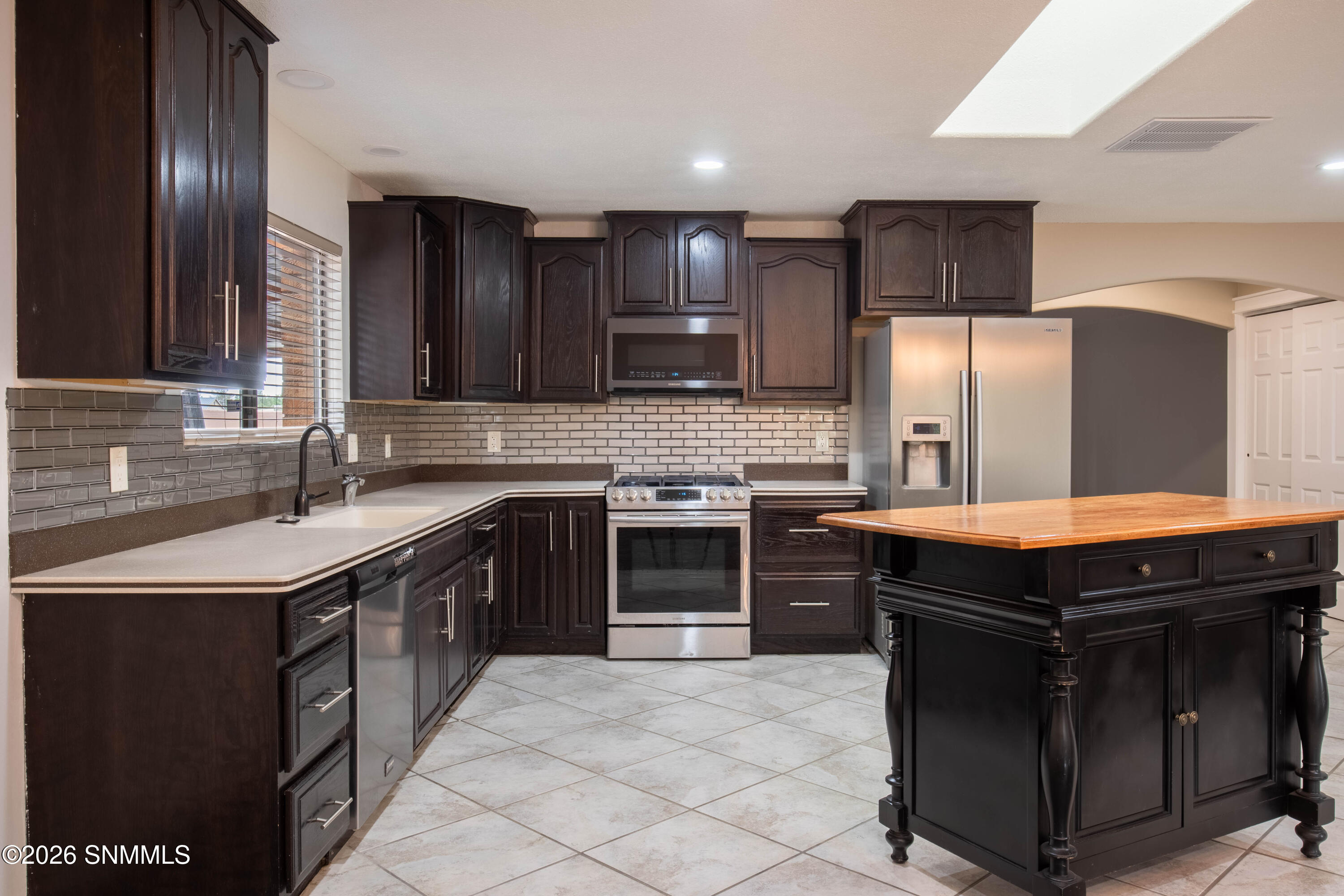 5129 N Valley Drive Property Photo 8