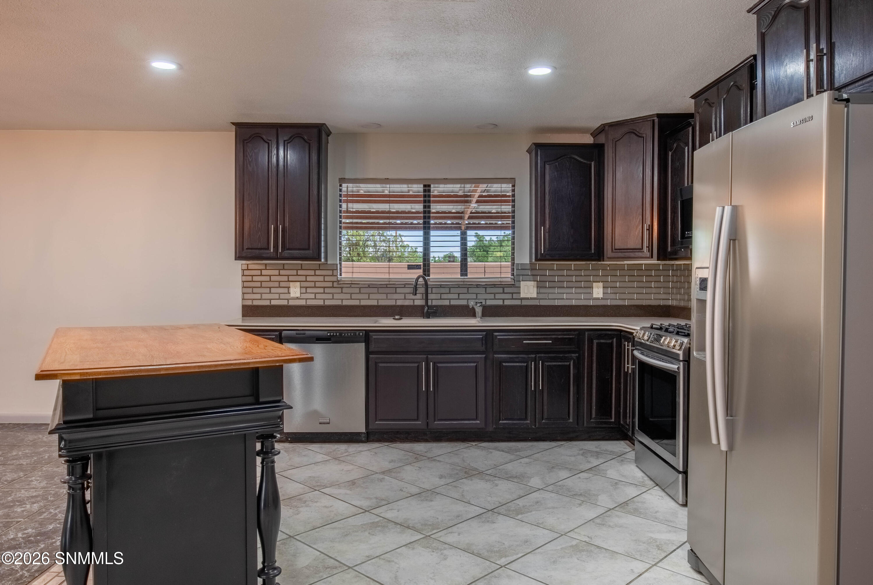 5129 N Valley Drive Property Photo 9