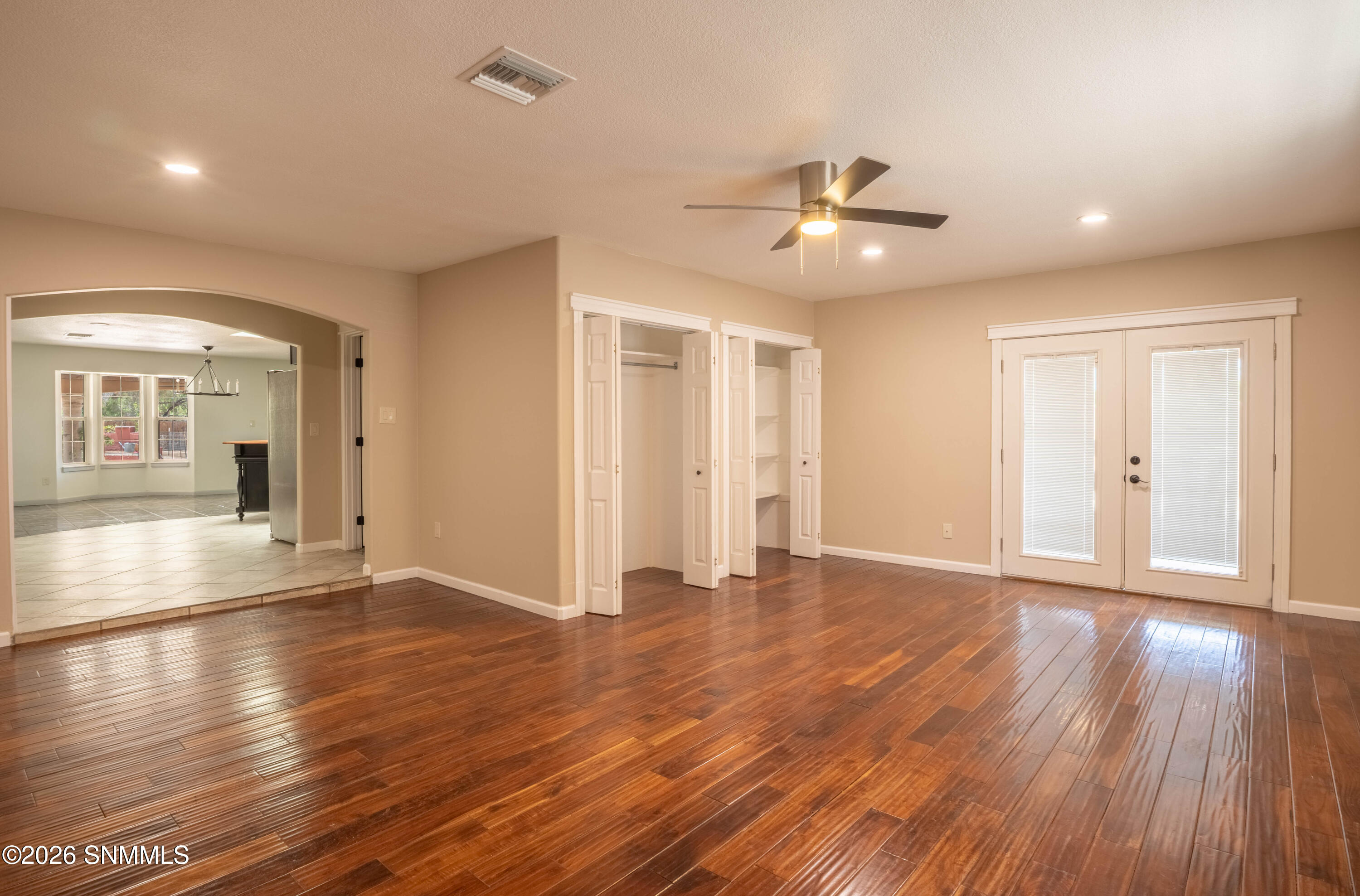 5129 N Valley Drive Property Photo 10