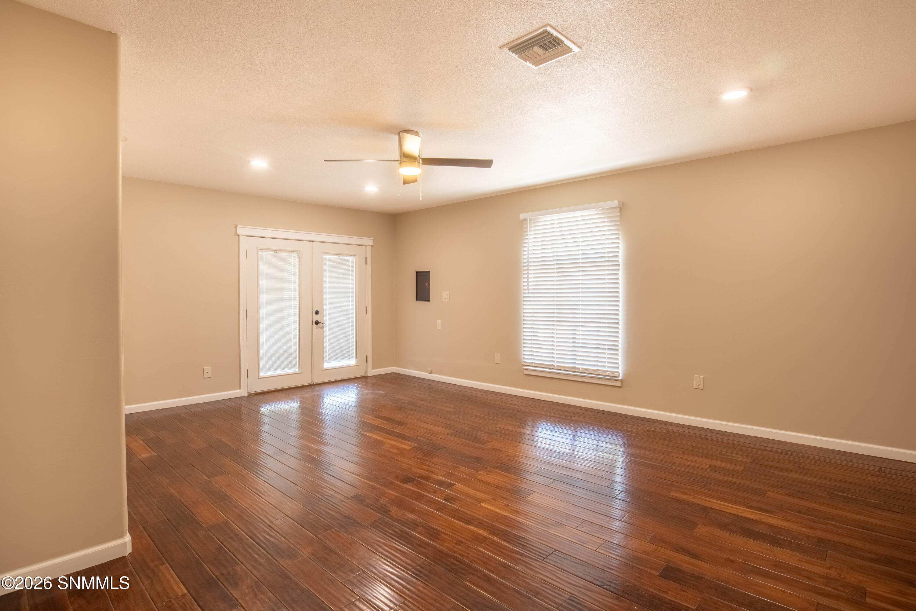 5129 N Valley Drive Property Photo 11