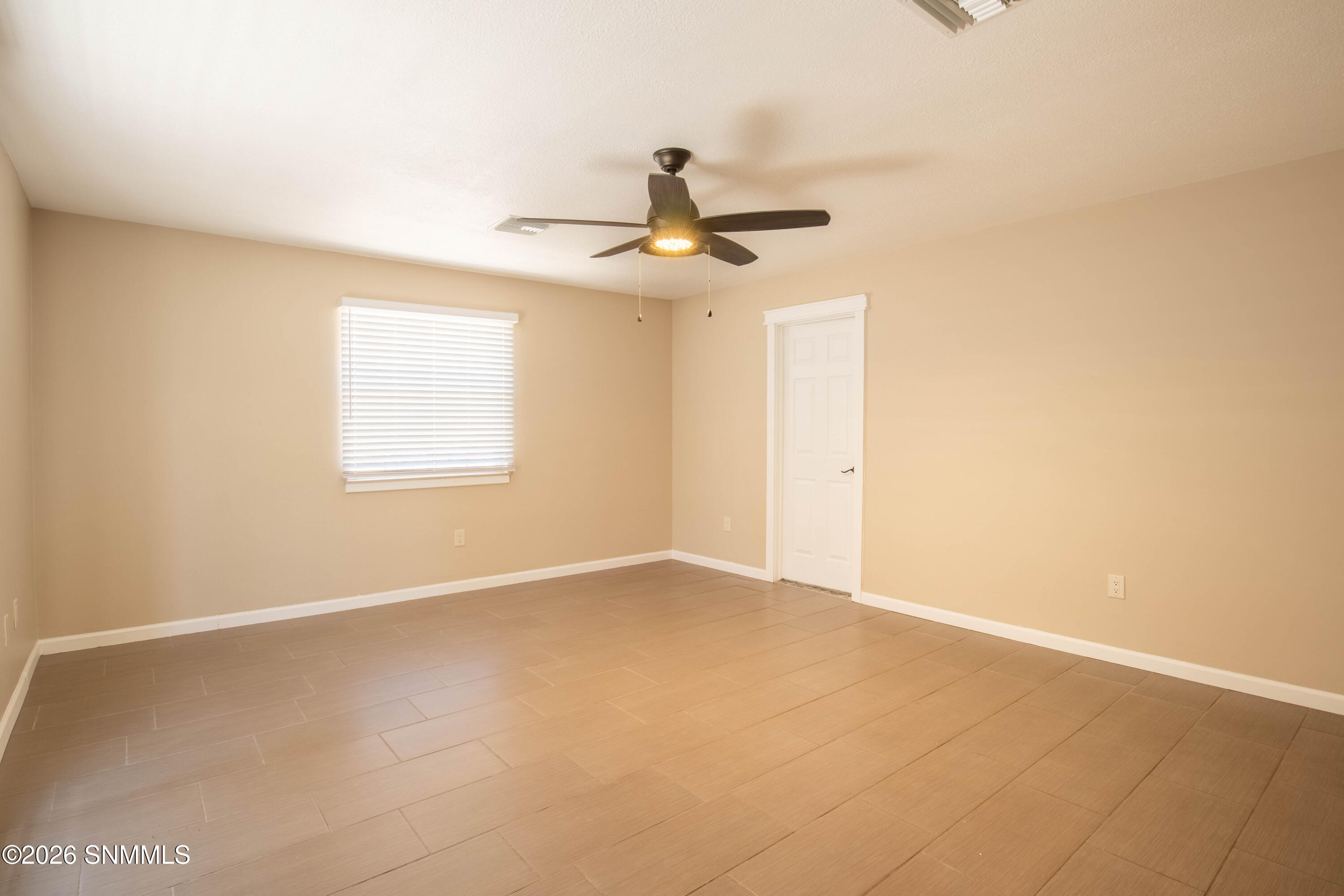 5129 N Valley Drive Property Photo 15