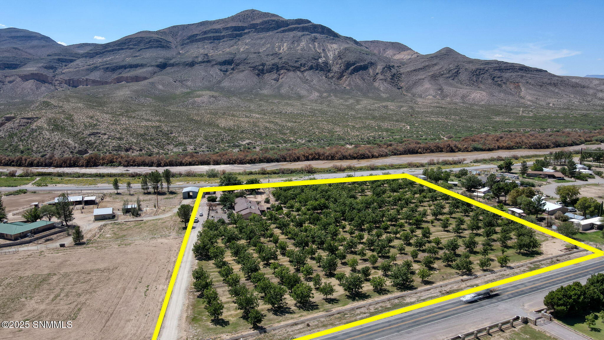 10917 N Valley Drive Property Photo 1