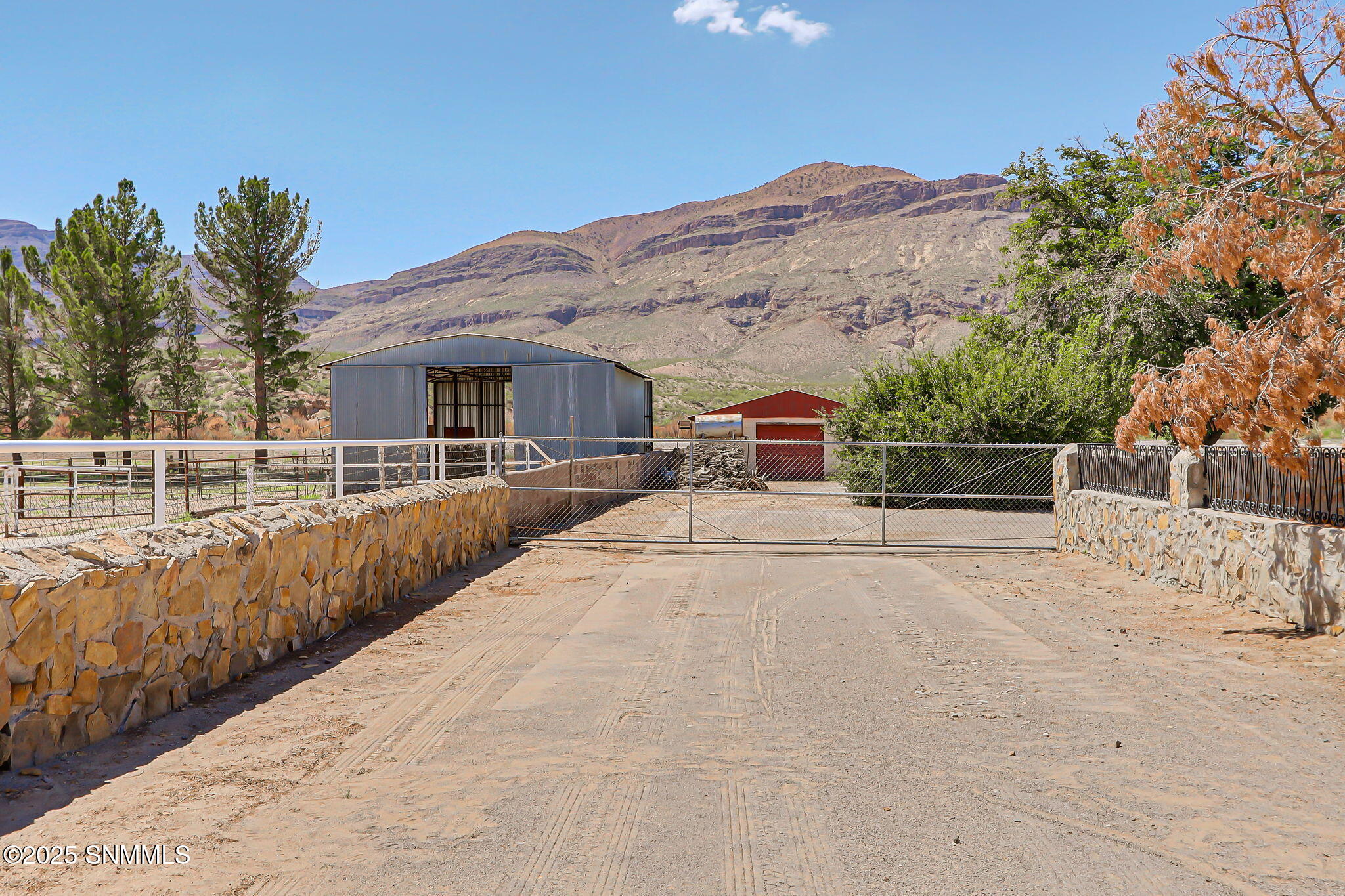 10917 N Valley Drive Property Photo 10