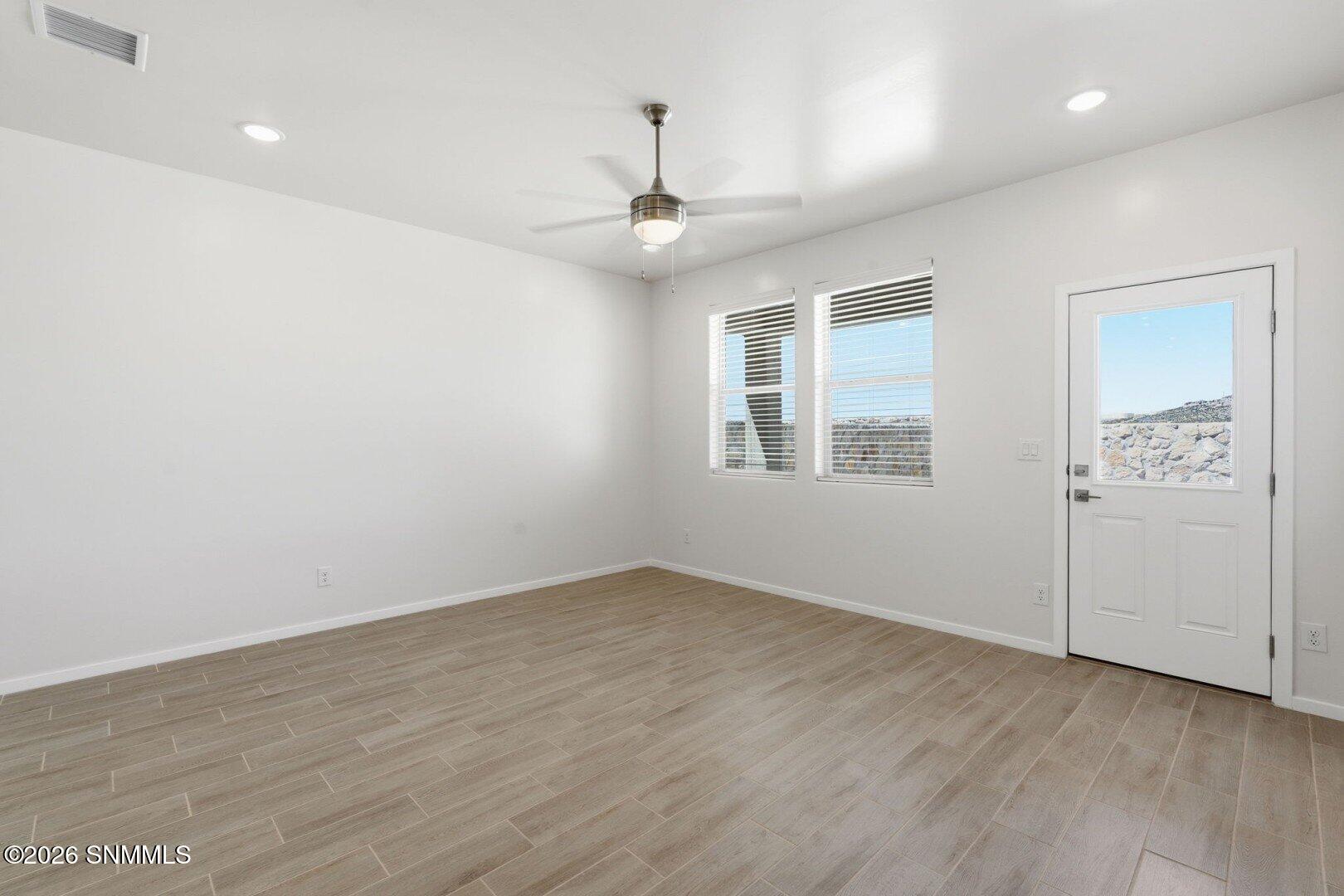 6555 Newcastle Avenue Property Photo 6