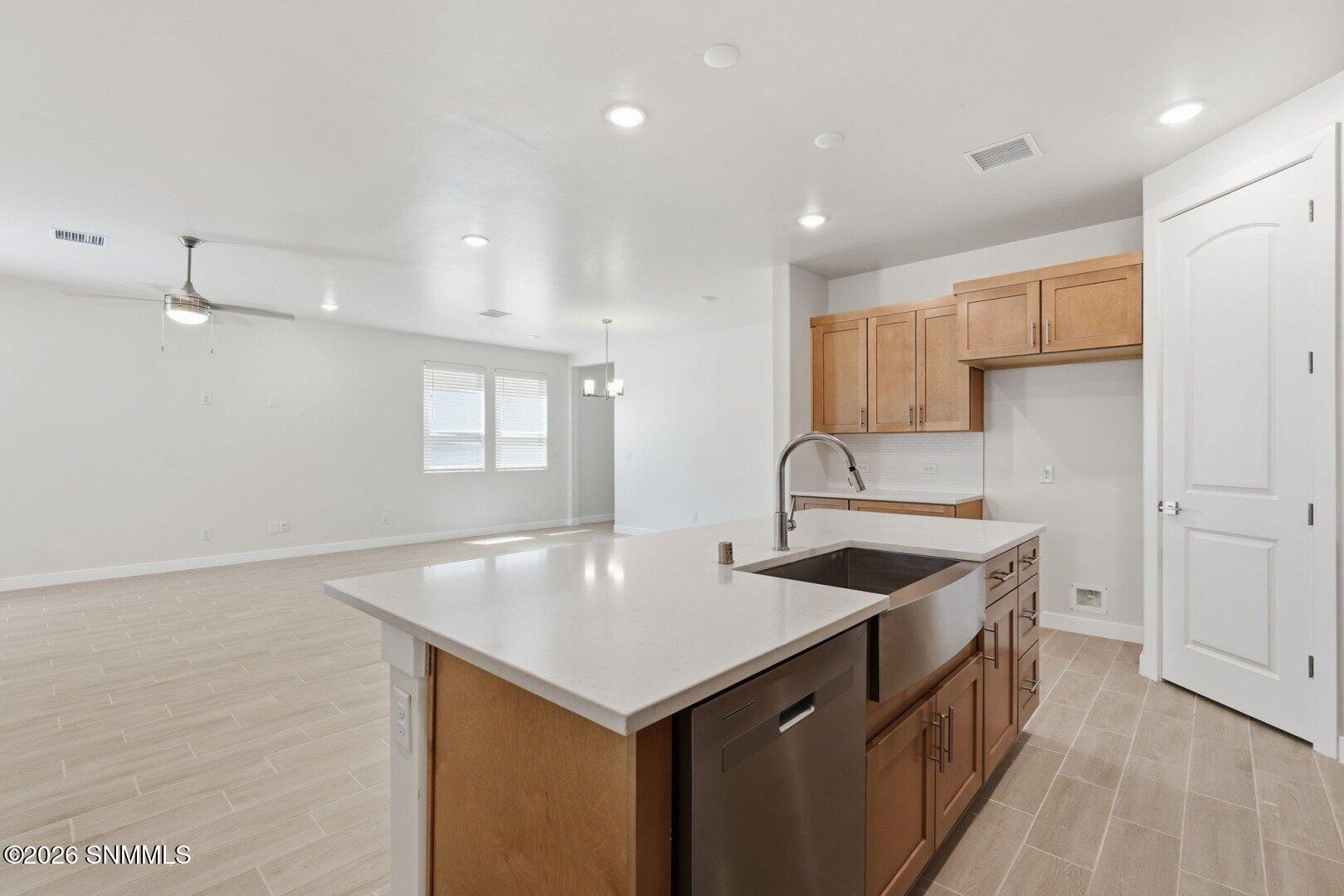 6565 Newcastle Avenue Property Photo 3