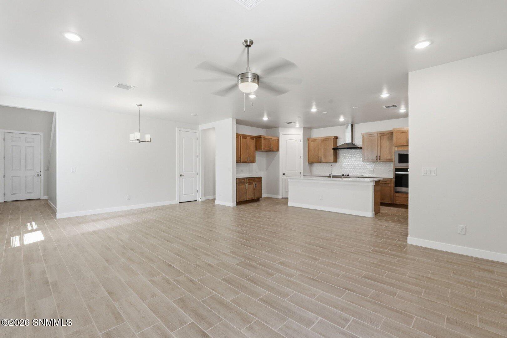 6565 Newcastle Avenue Property Photo 5