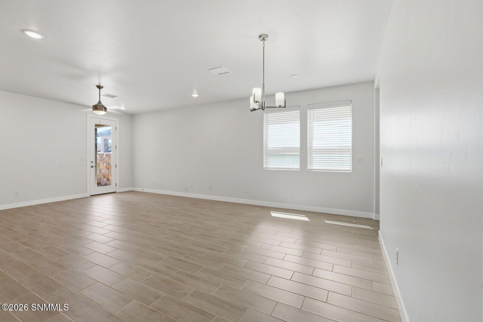 6565 Newcastle Avenue Property Photo 8