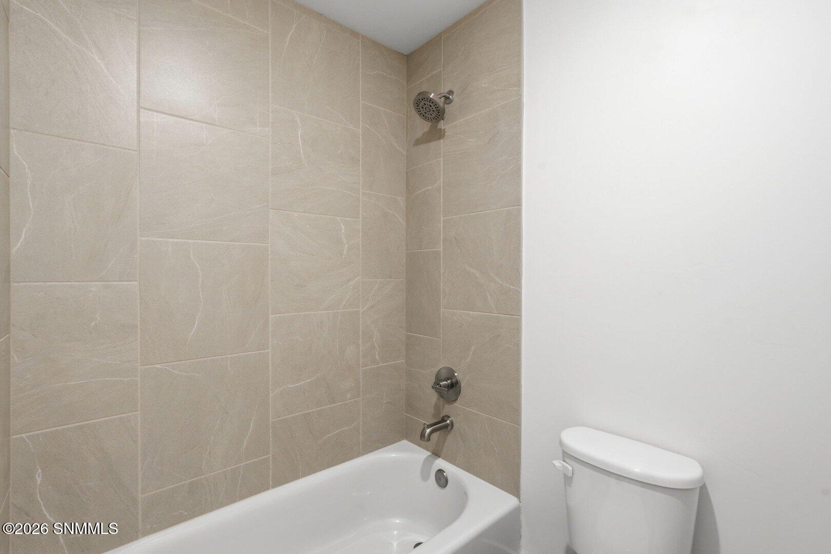6565 Newcastle Avenue Property Photo 27