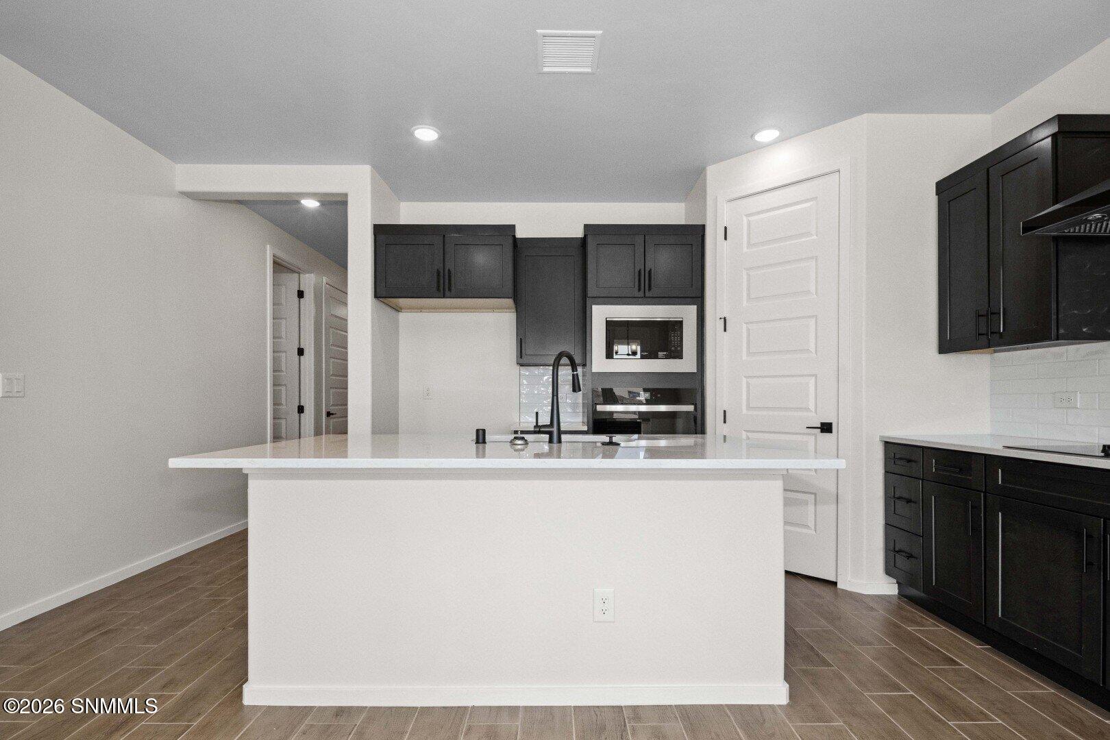 6054 Fall Ridge Avenue Property Photo 3