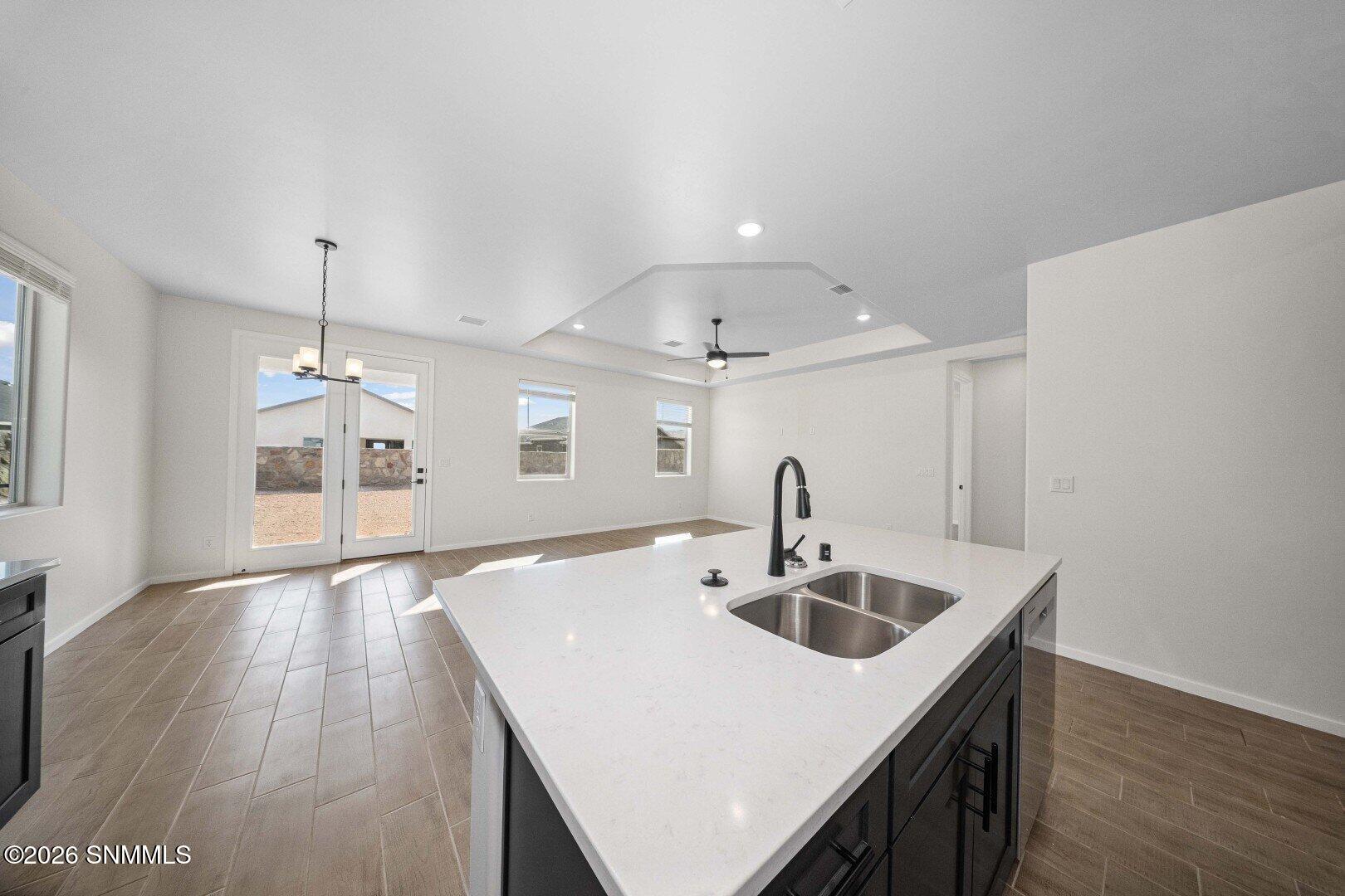 6054 Fall Ridge Avenue Property Photo 4