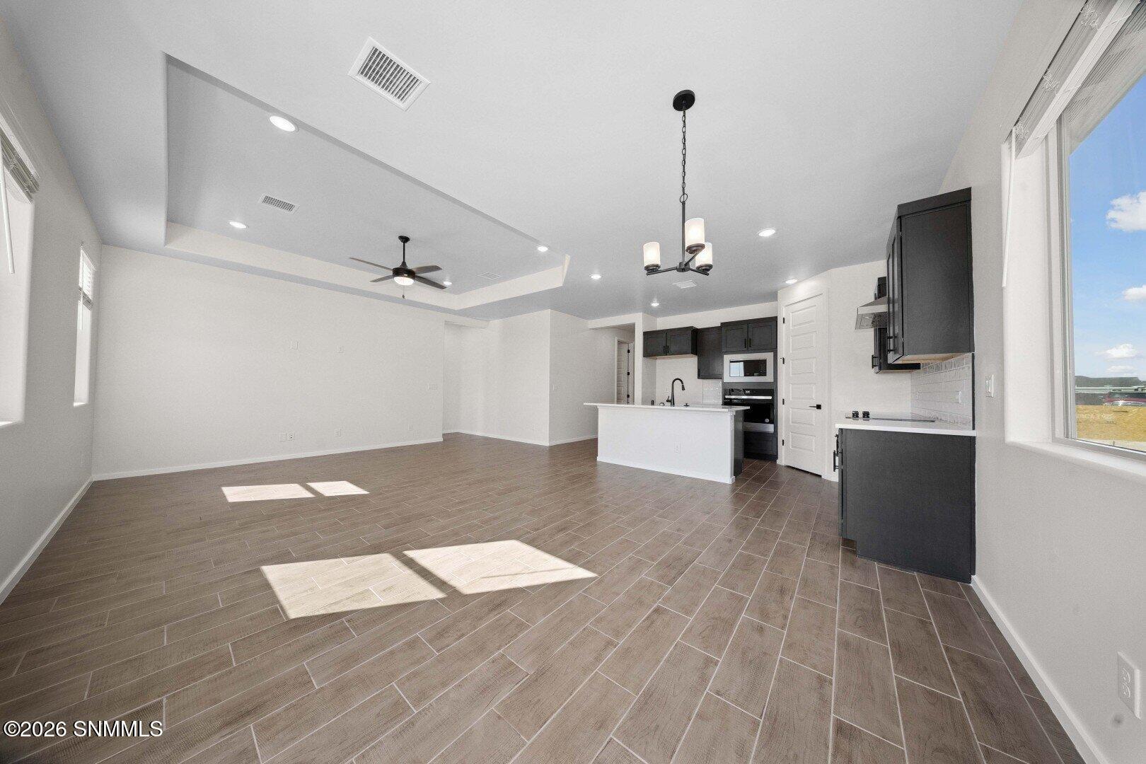 6054 Fall Ridge Avenue Property Photo 7