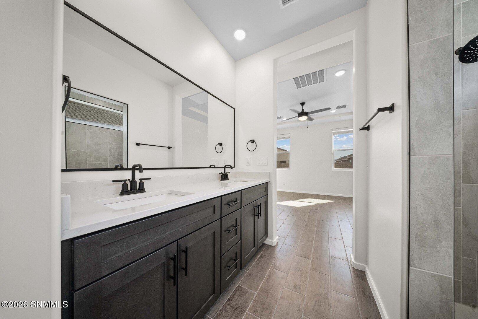 6054 Fall Ridge Avenue Property Photo 8
