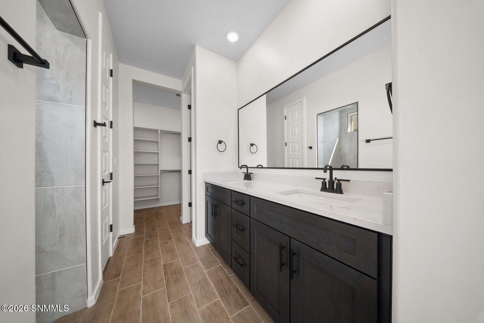 6054 Fall Ridge Avenue Property Photo 10
