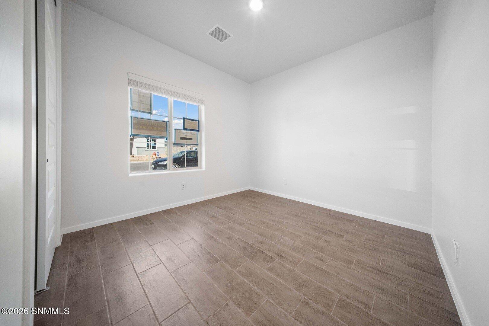 6054 Fall Ridge Avenue Property Photo 15