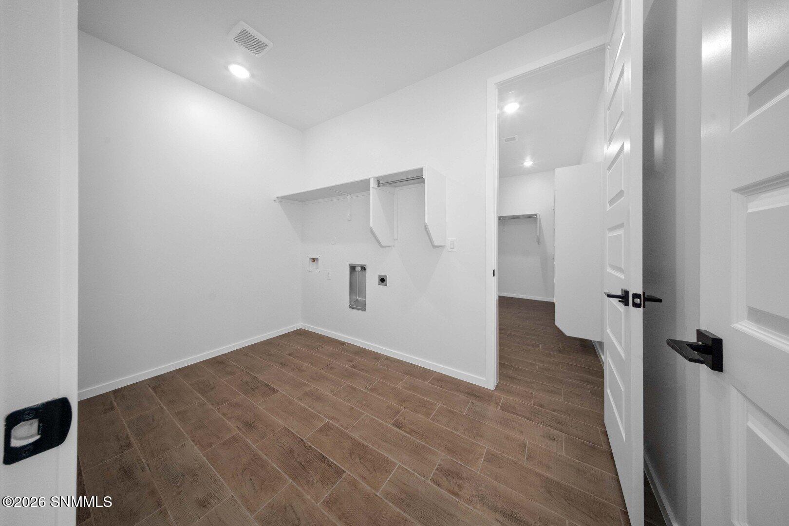 6054 Fall Ridge Avenue Property Photo 19