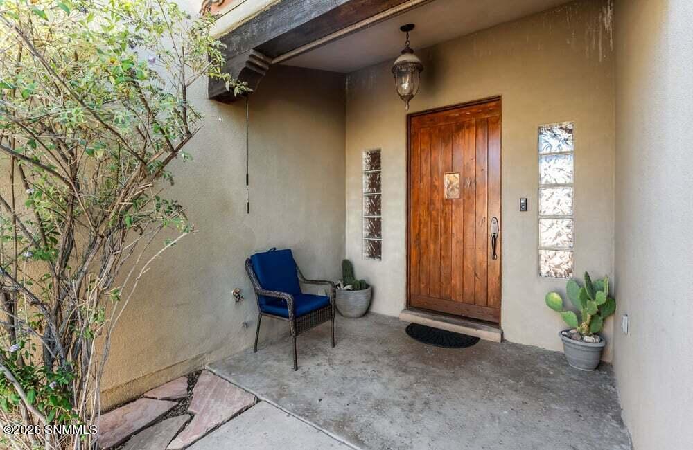 2026 El Presidio Drive Property Photo 4