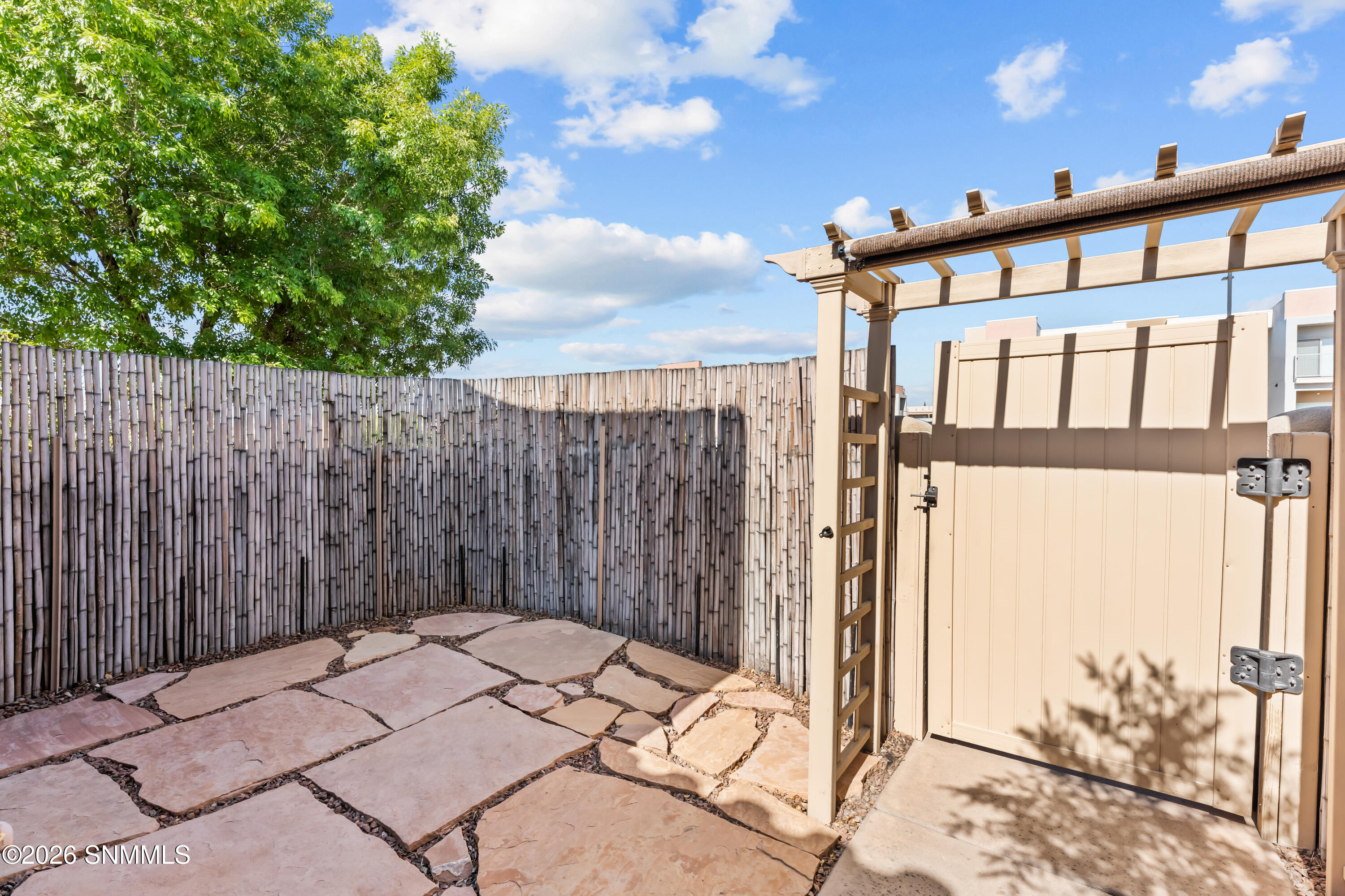 2026 El Presidio Drive Property Photo 5