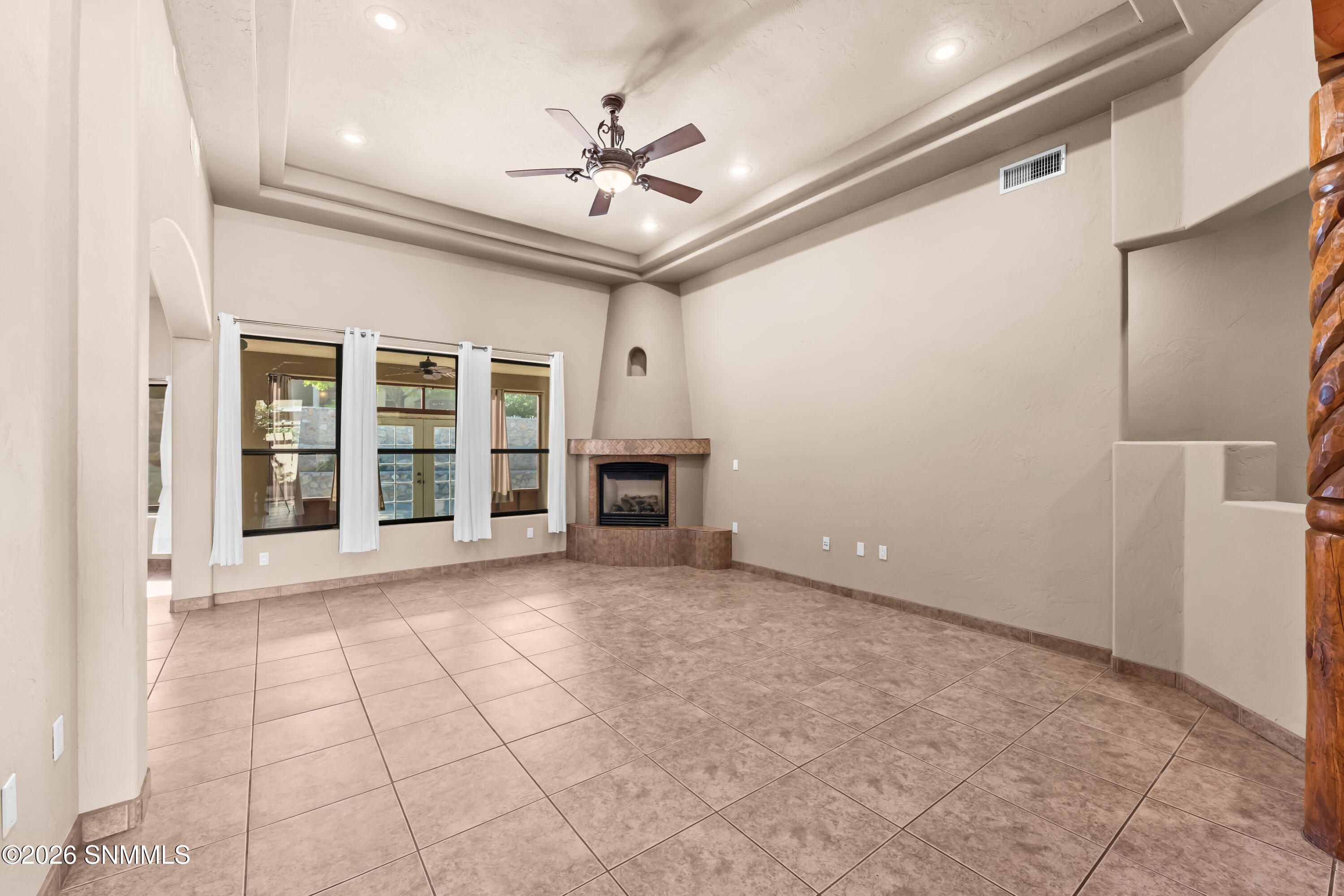 2026 El Presidio Drive Property Photo 6