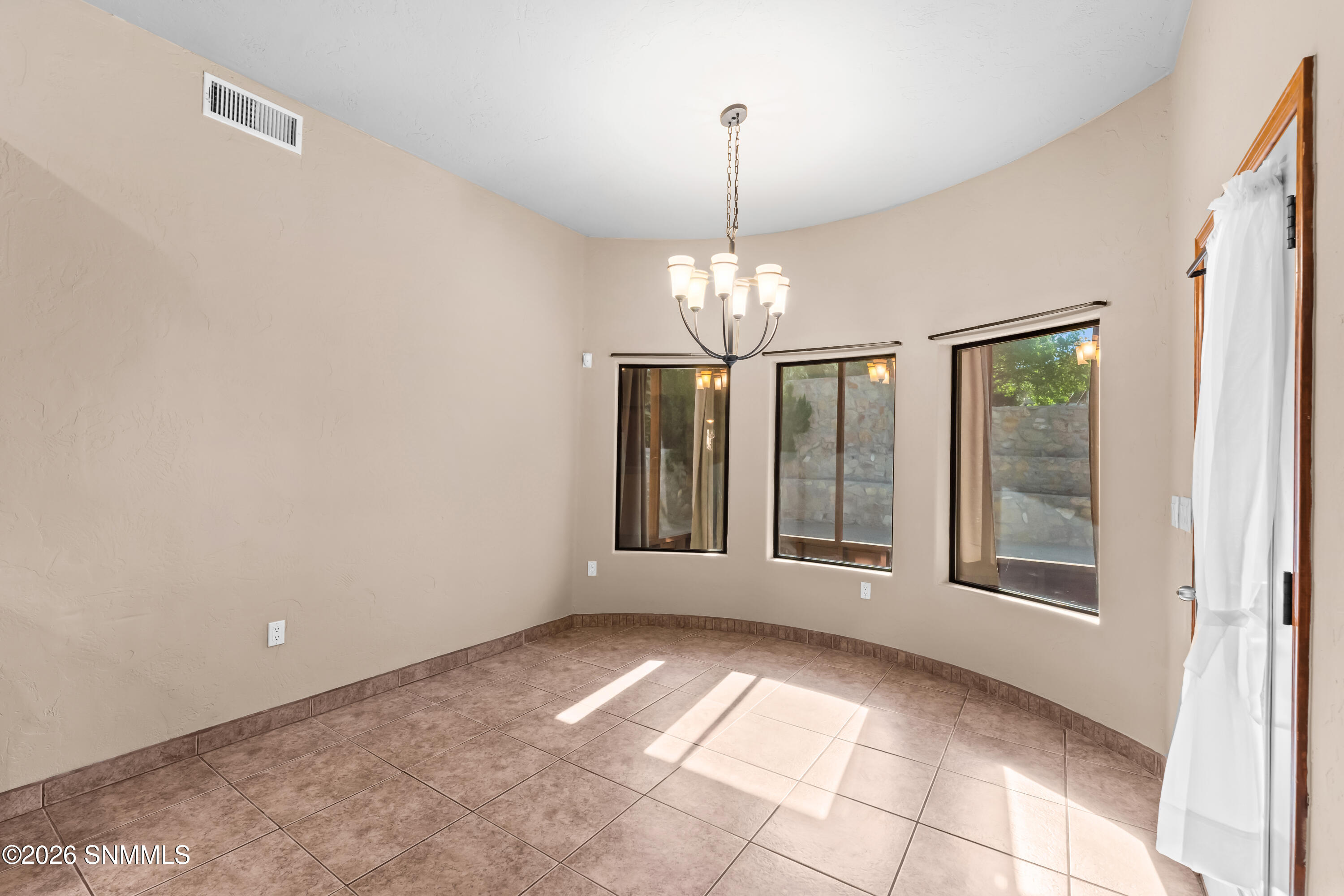 2026 El Presidio Drive Property Photo 9