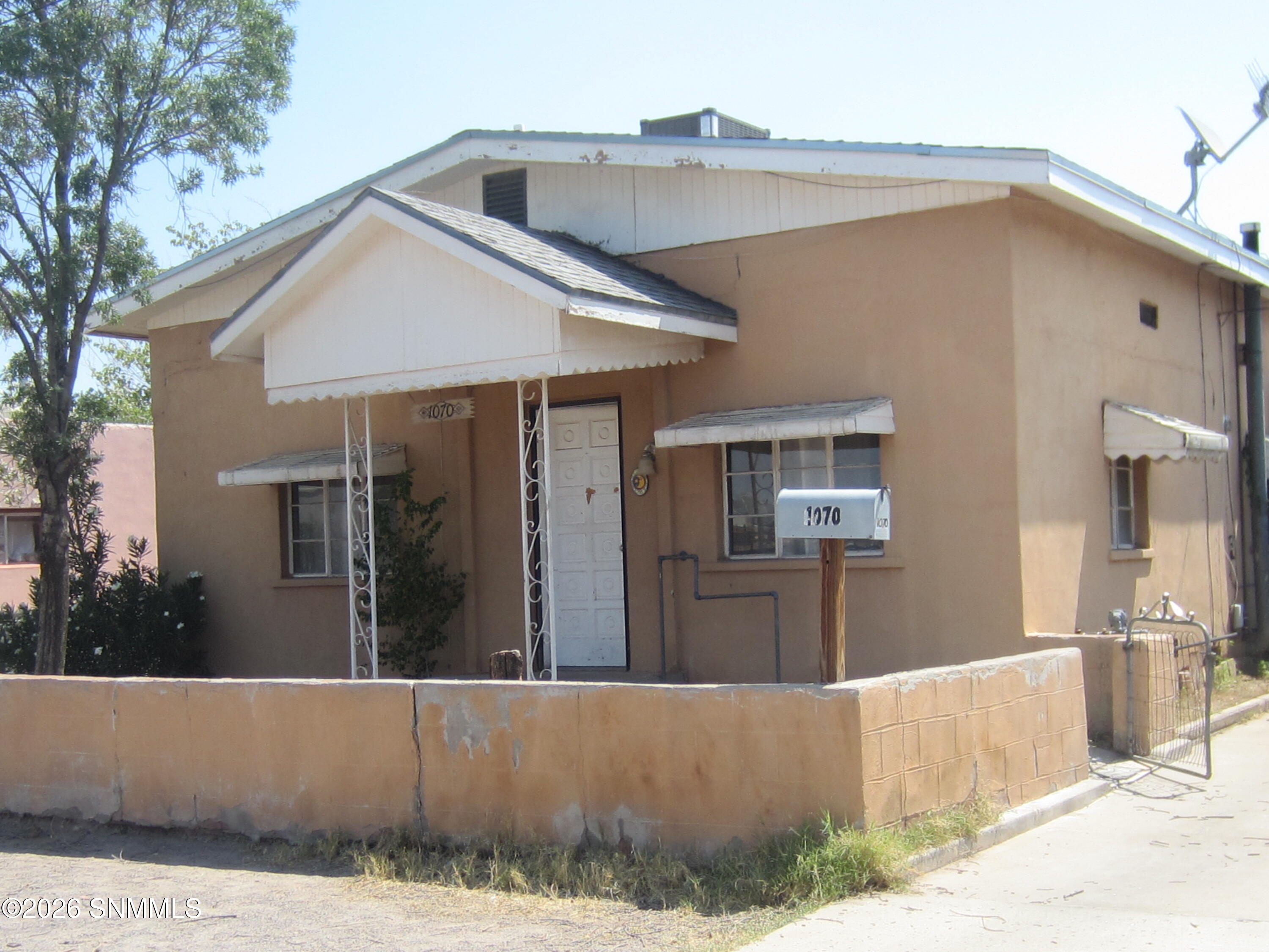 1070 N Tornillo Street Property Photo 1