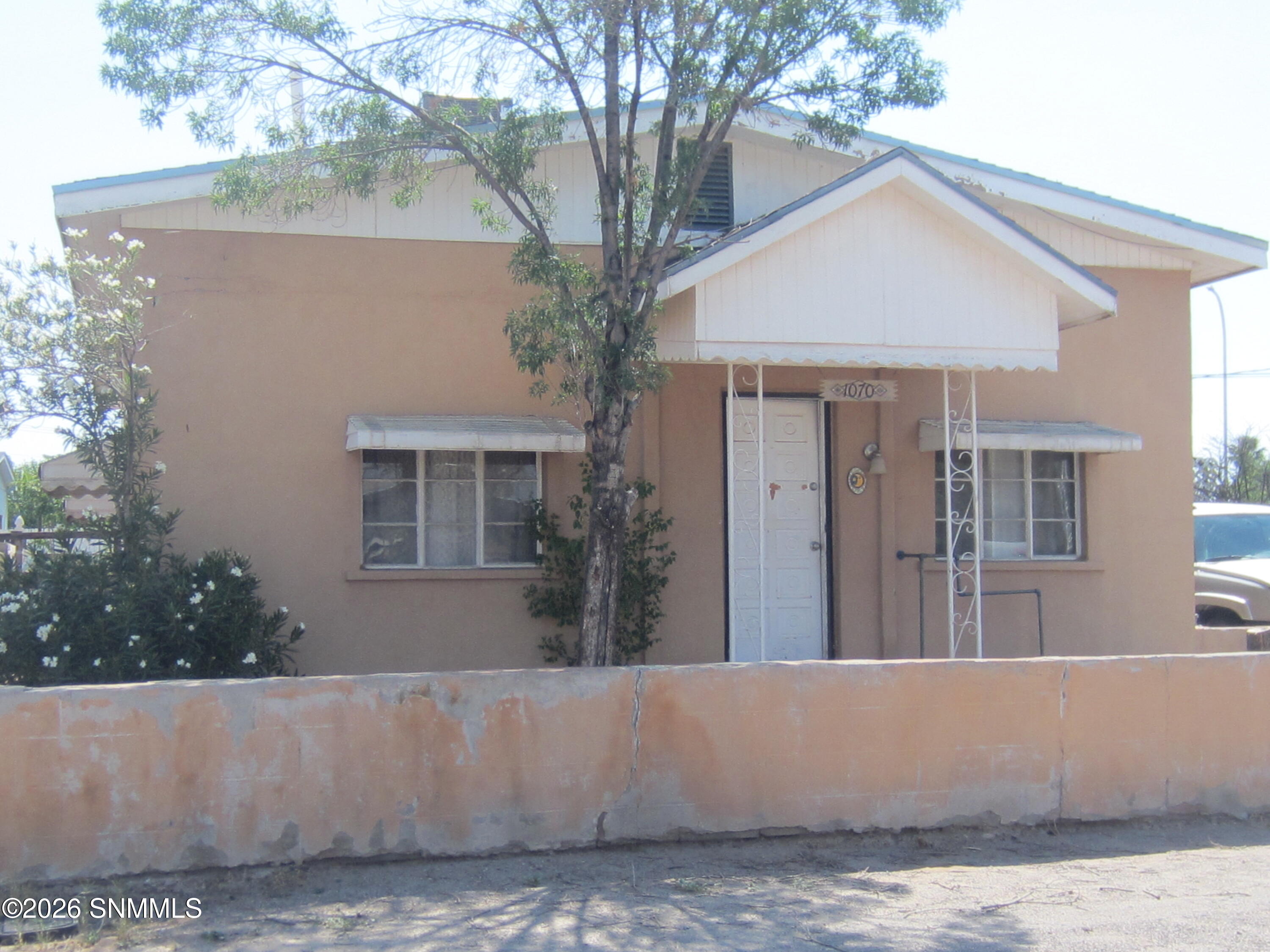 1070 N Tornillo Street Property Photo 2