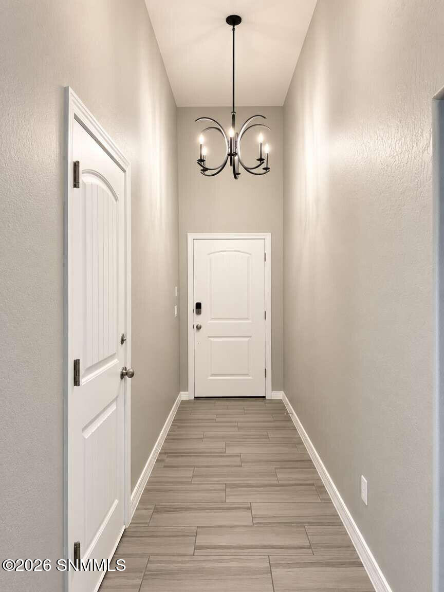624 La Entrada Circle Property Photo 6