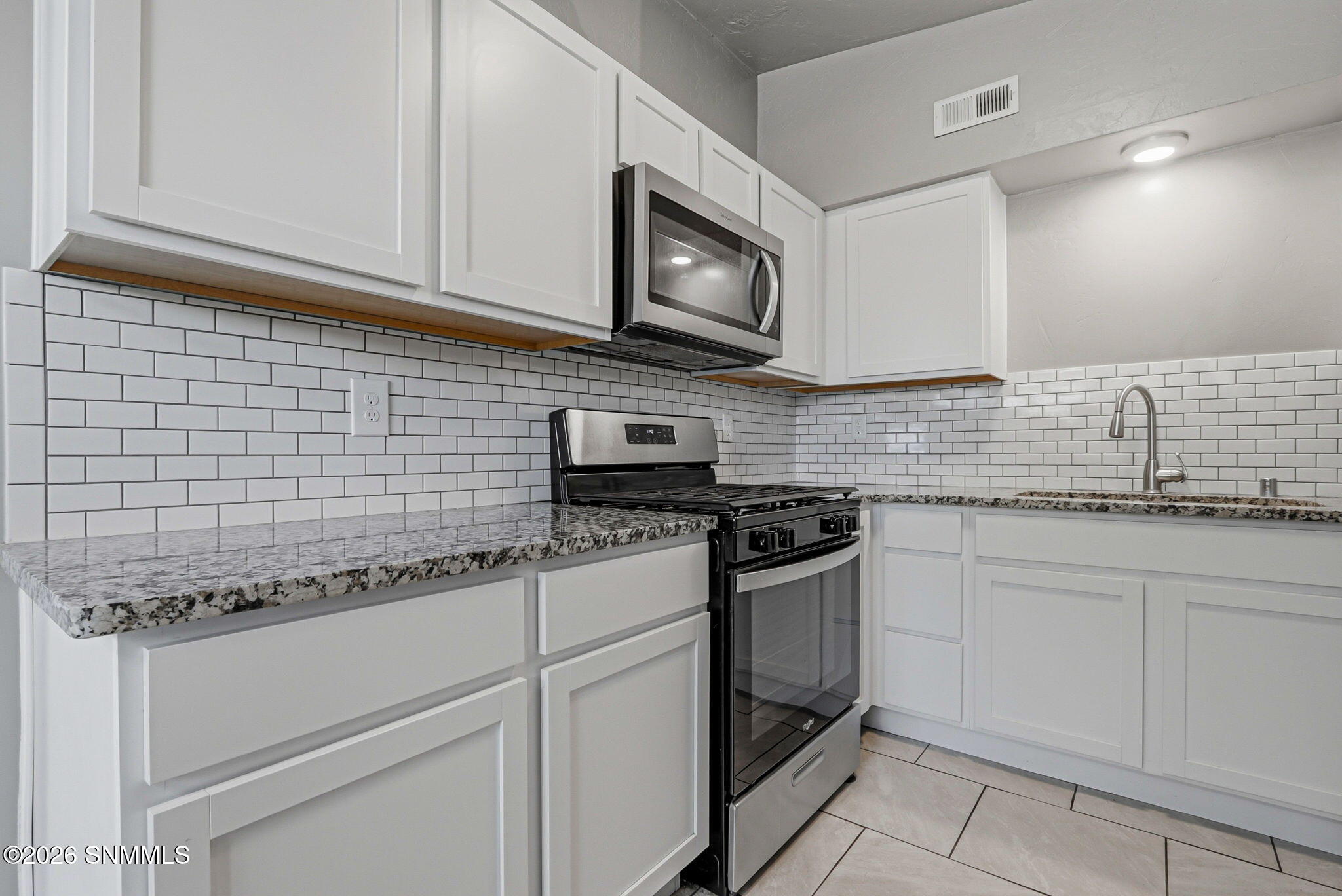 1525 Durazno Street Property Photo 14