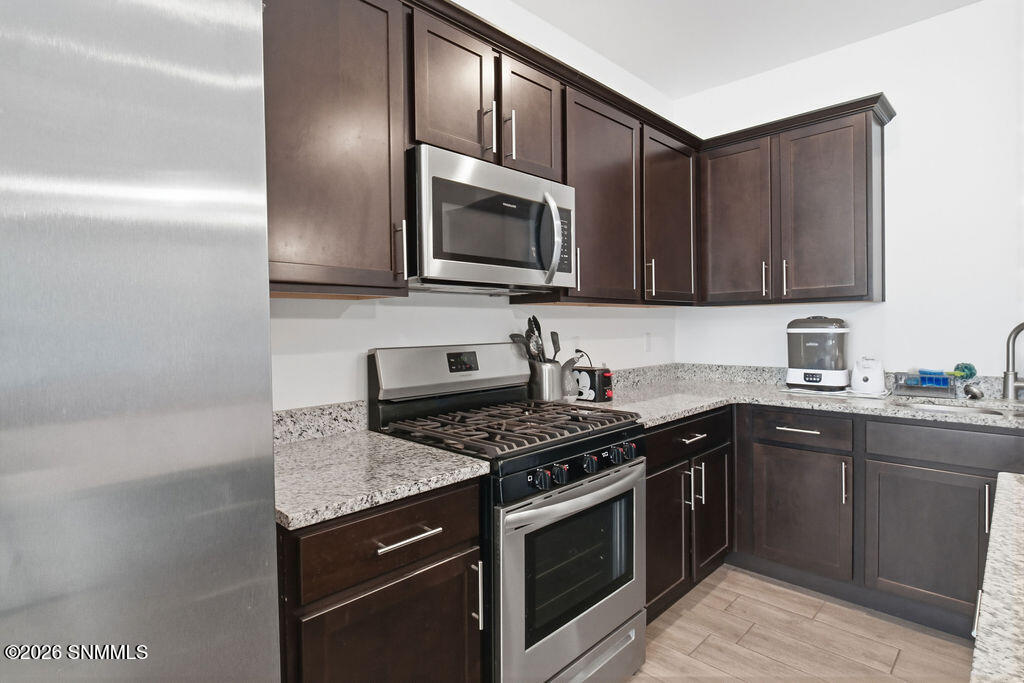 6122 Clapton Place Property Photo 9
