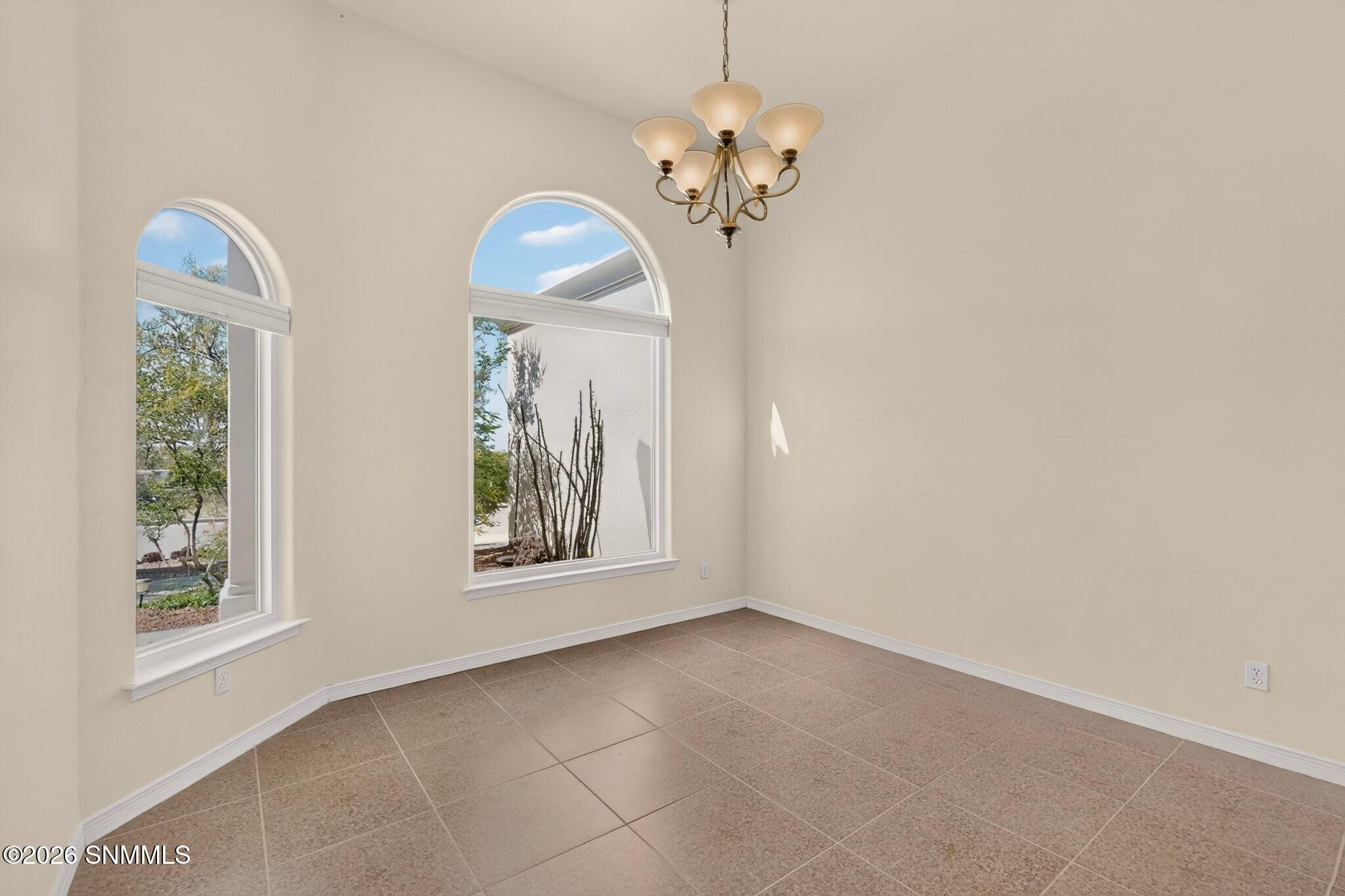 2933 E Springs Road Property Photo 5