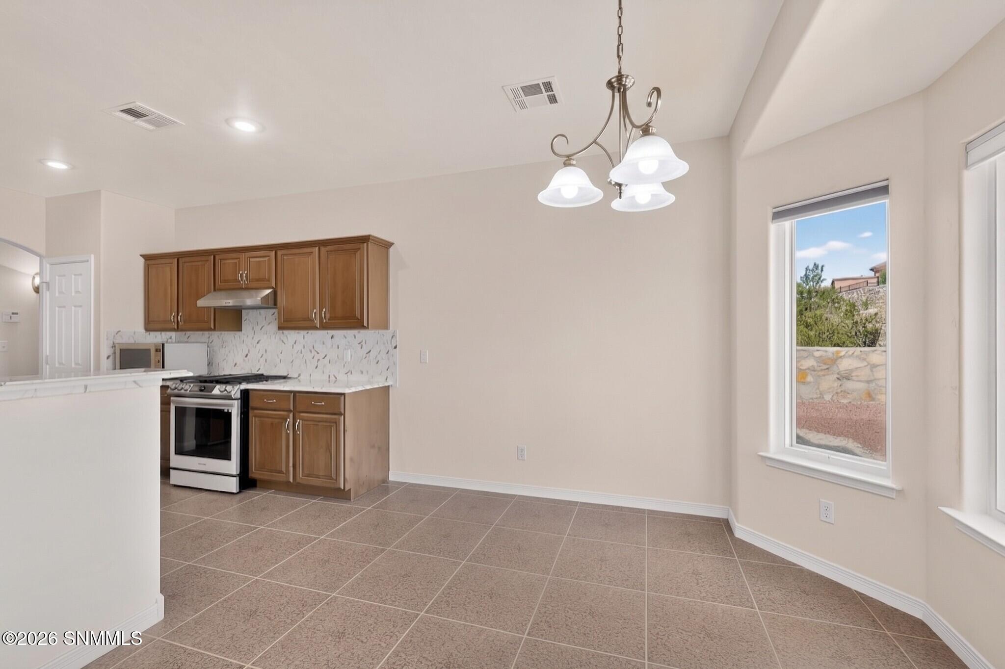 2933 E Springs Road Property Photo 15