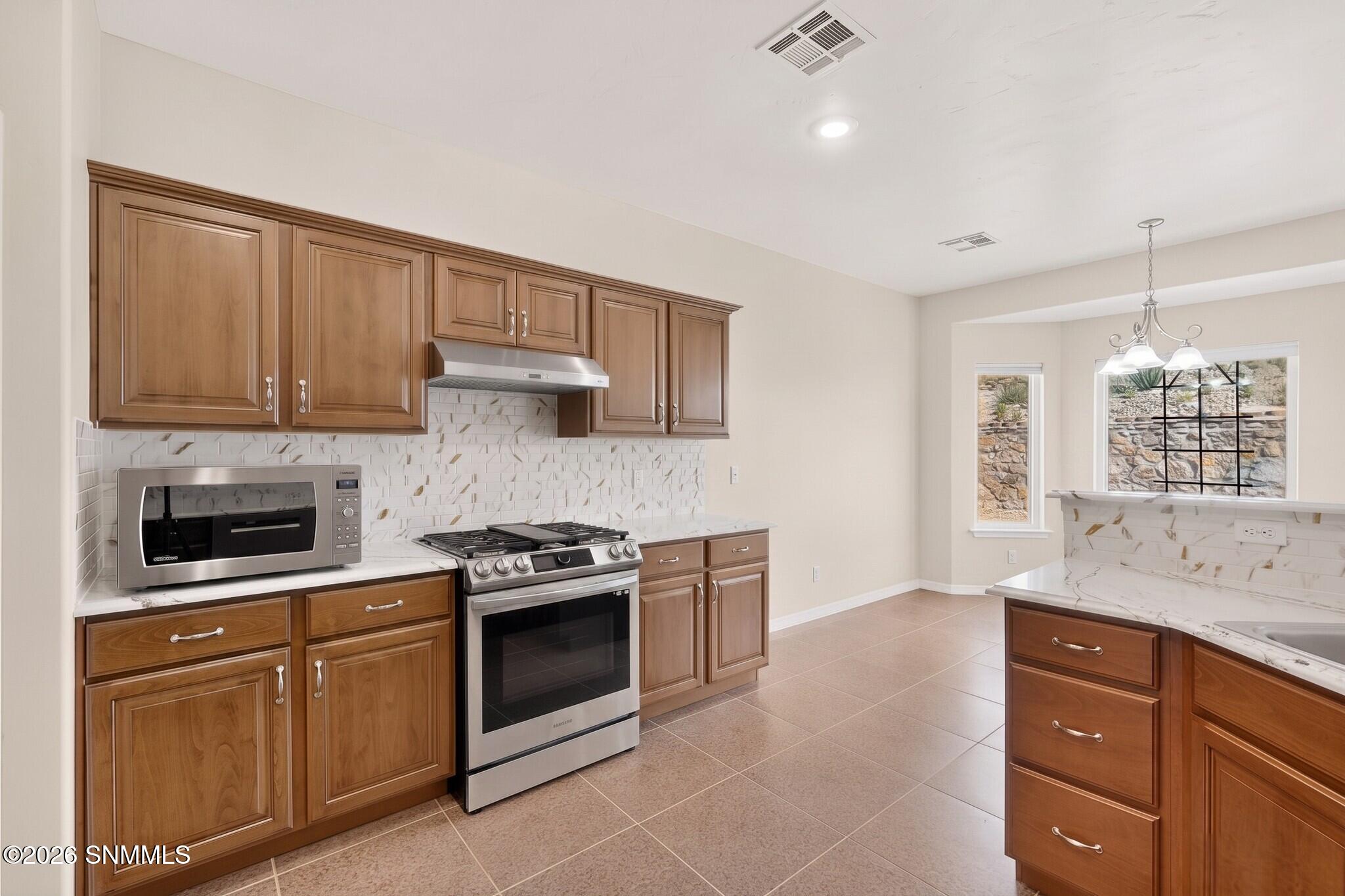 2933 E Springs Road Property Photo 18