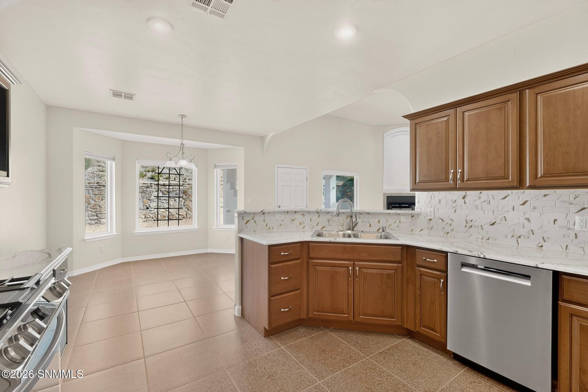 2933 E Springs Road Property Photo 19