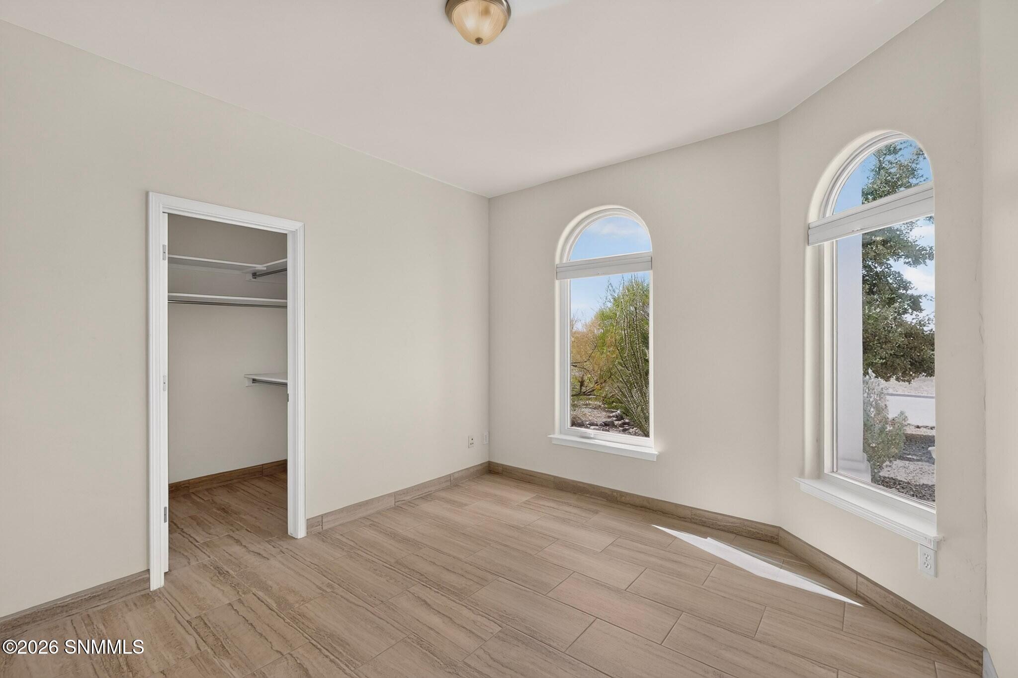 2933 E Springs Road Property Photo 23