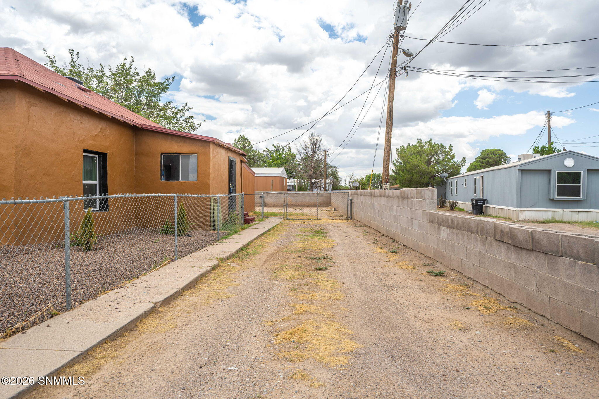 335 Armstrong Property Photo 36