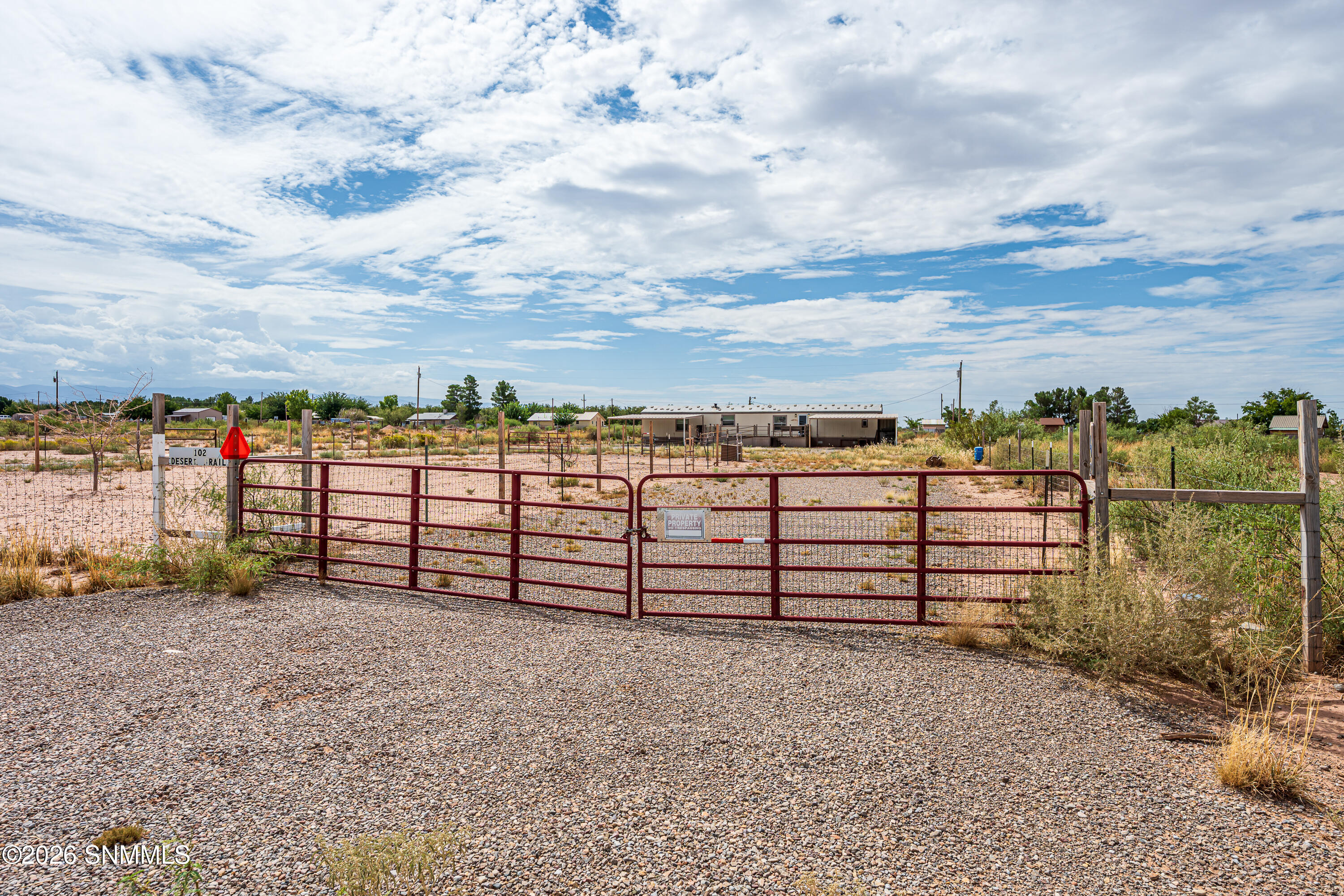 102 Desert Road Property Photo 3