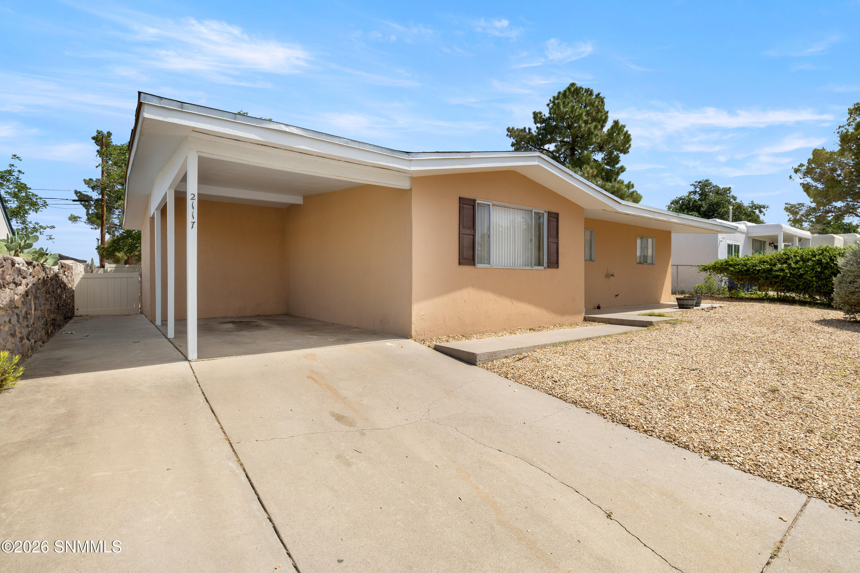 2117 Skyway Drive Property Photo 2