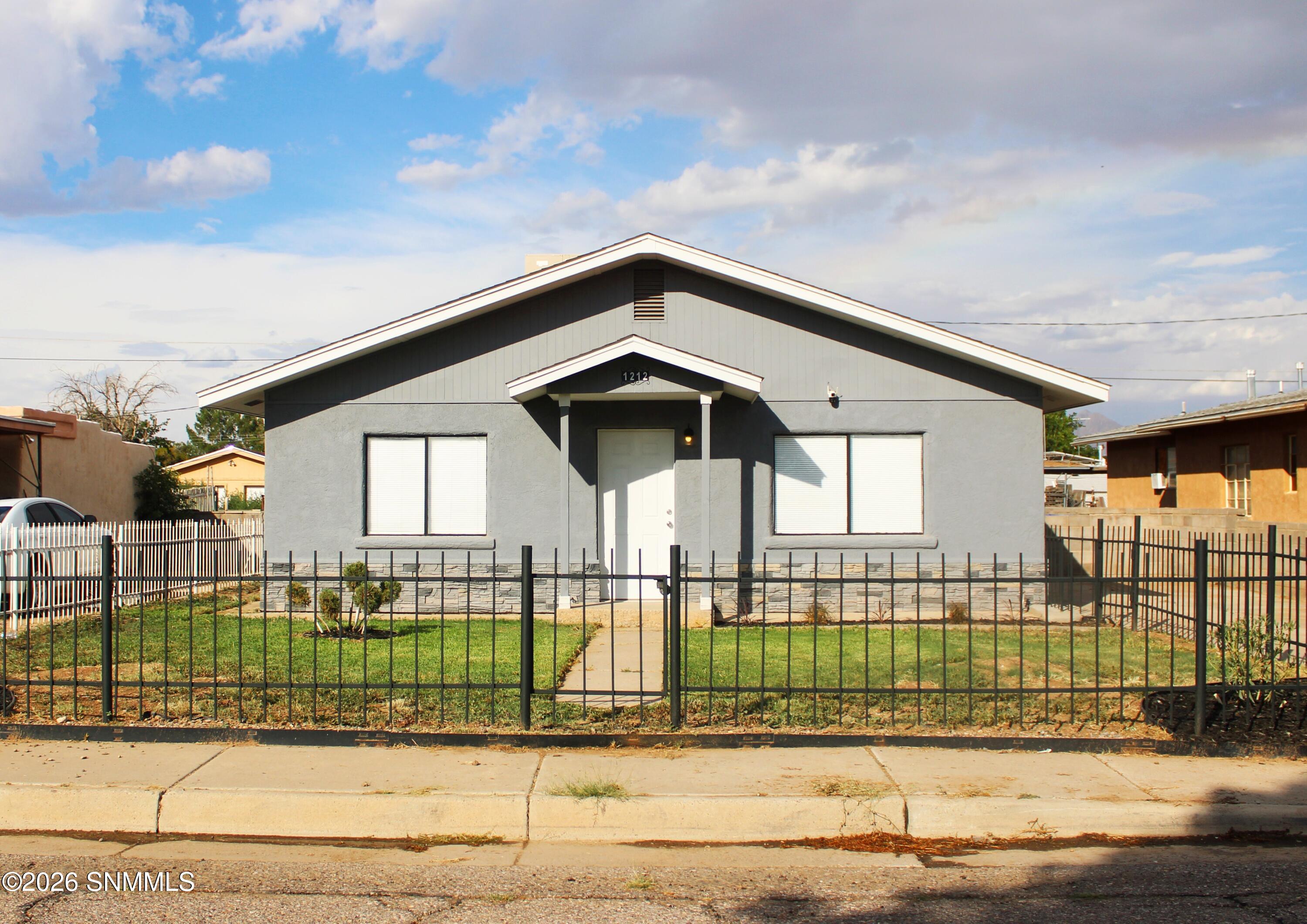 1212 Douglas Drive Property Photo 1