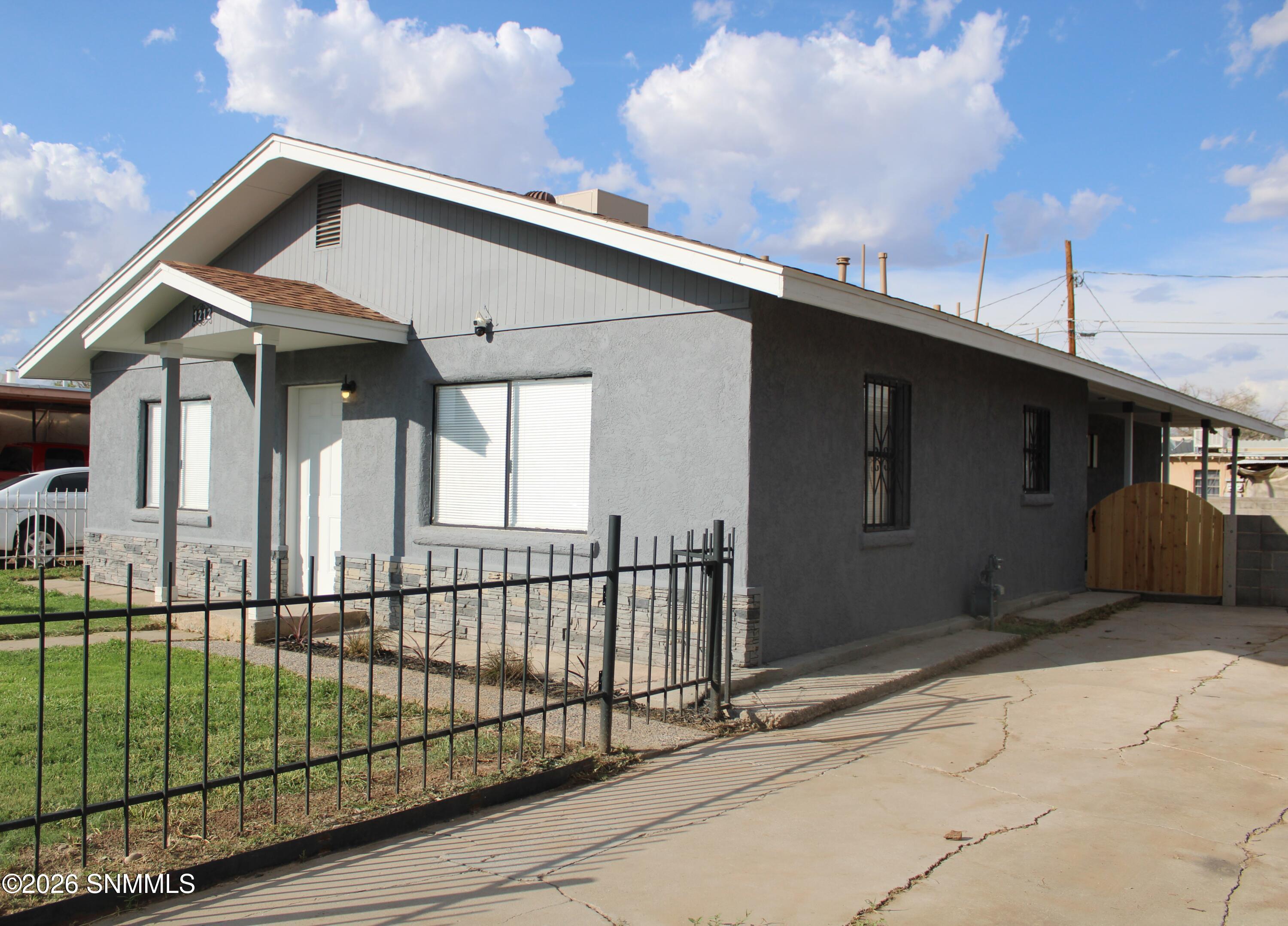 1212 Douglas Drive Property Photo 3