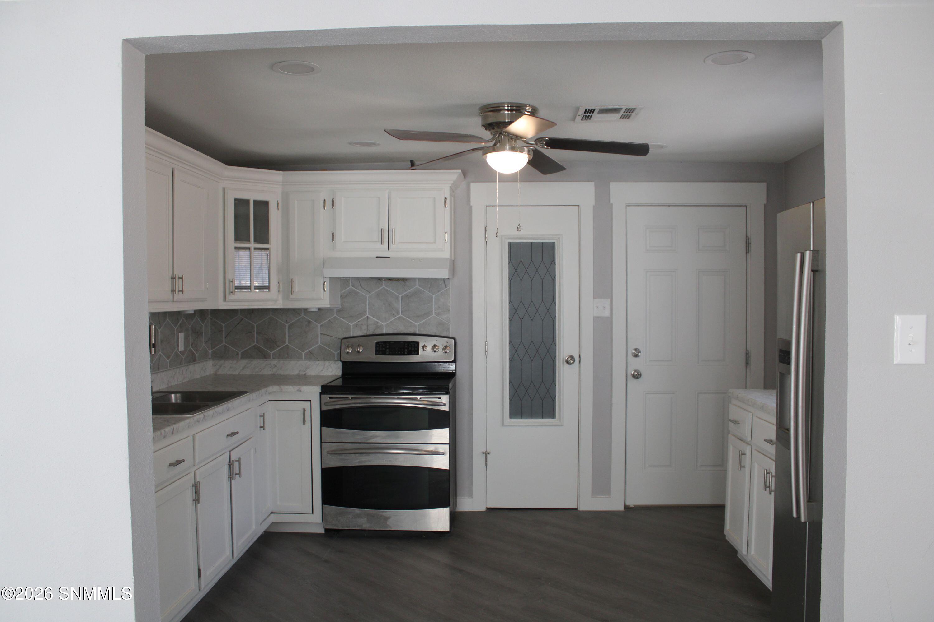 1212 Douglas Drive Property Photo 11