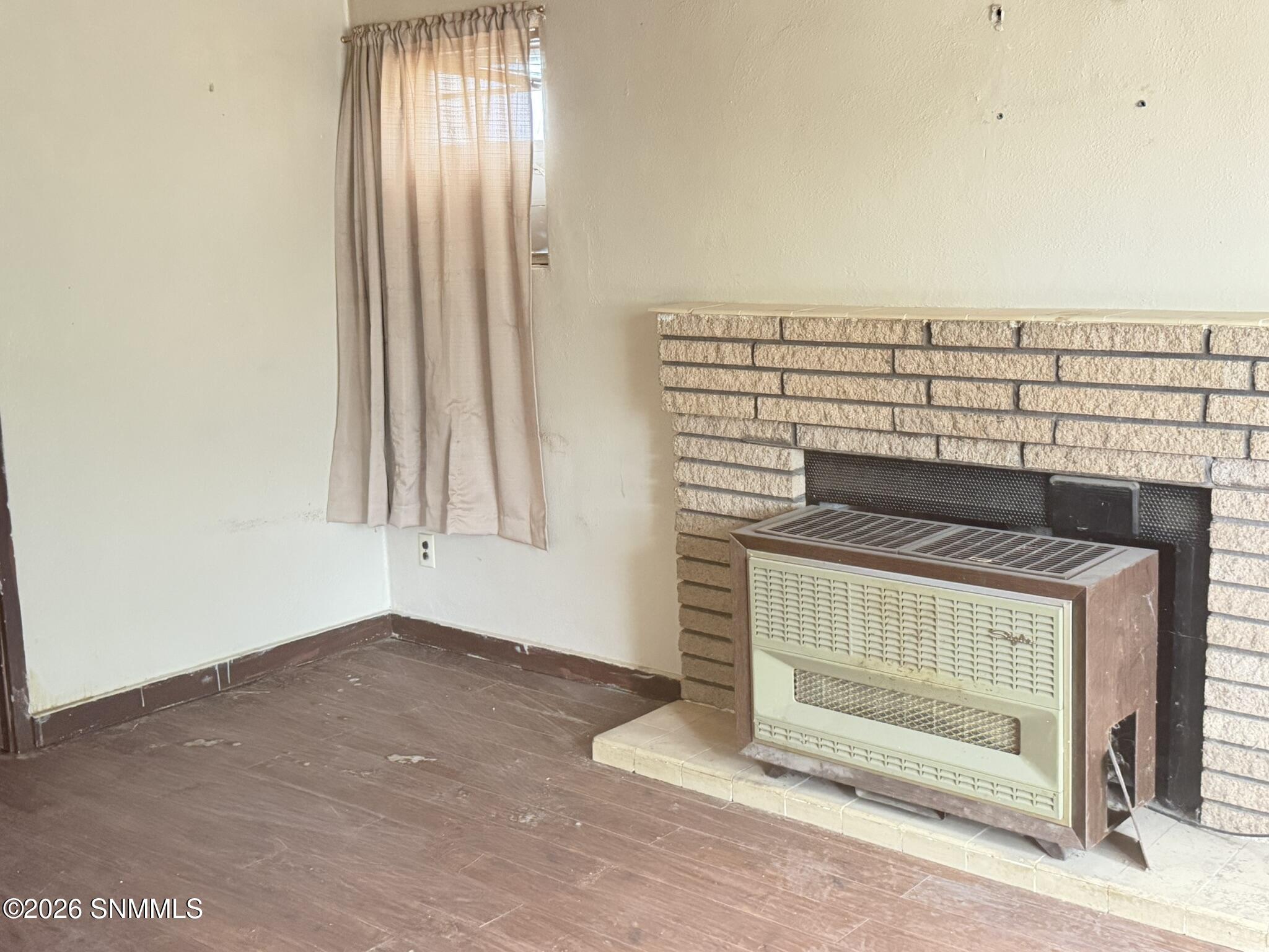 410 N Elm Street Property Photo 8
