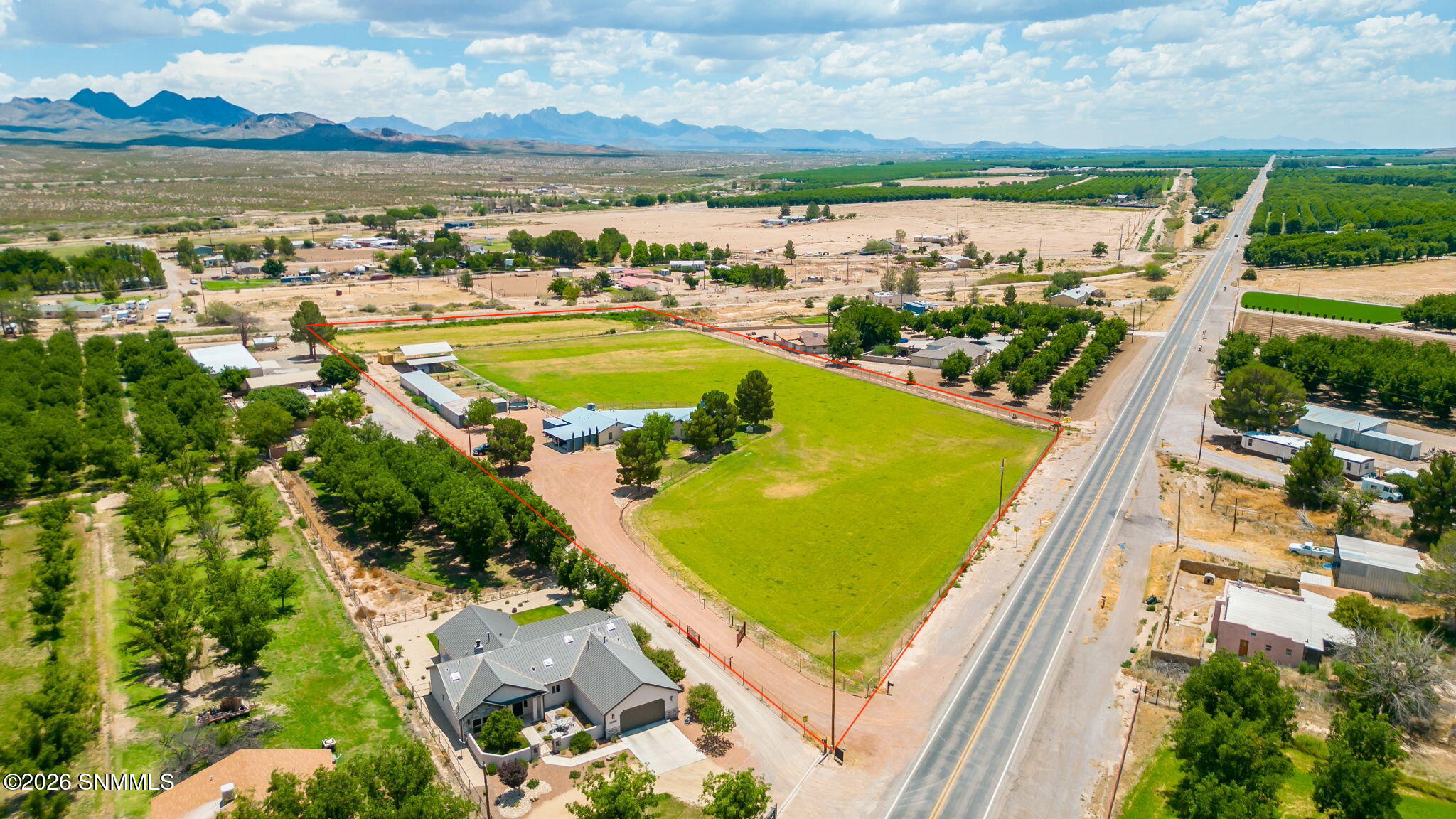10110 N Valley Drive Property Photo 4