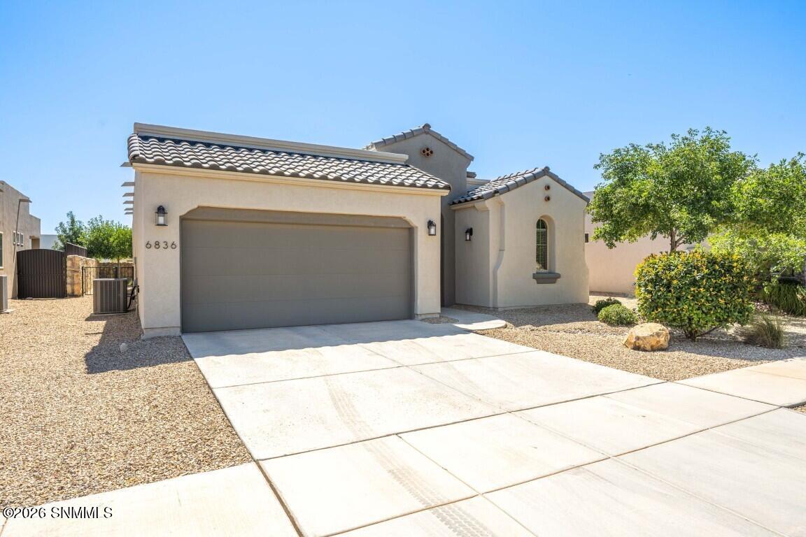 6836 Cassini Avenue Property Photo 2