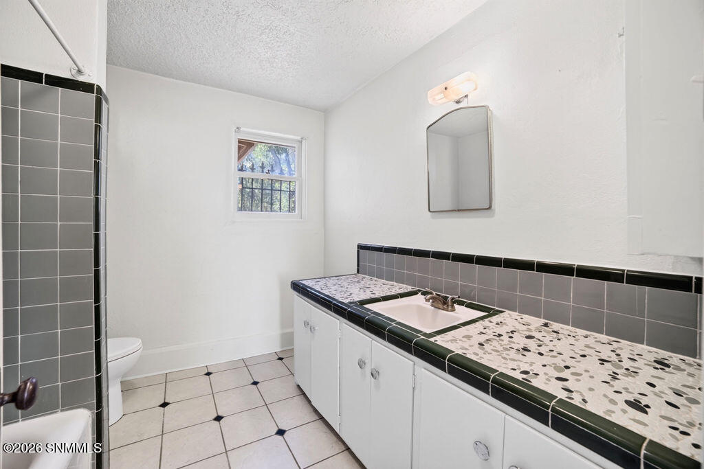 733 N Reymond Property Photo 27