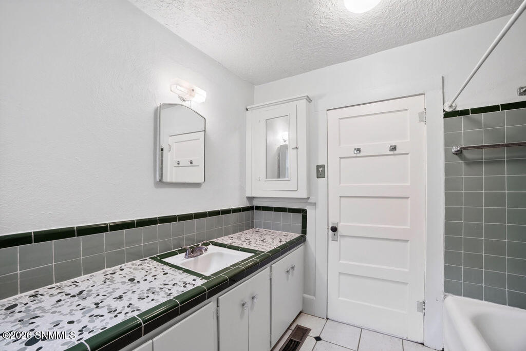 733 N Reymond Property Photo 29