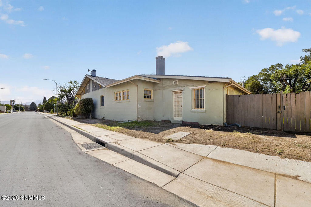 733 N Reymond Property Photo 32