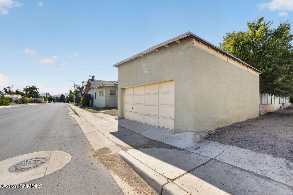 733 N Reymond Property Photo 33