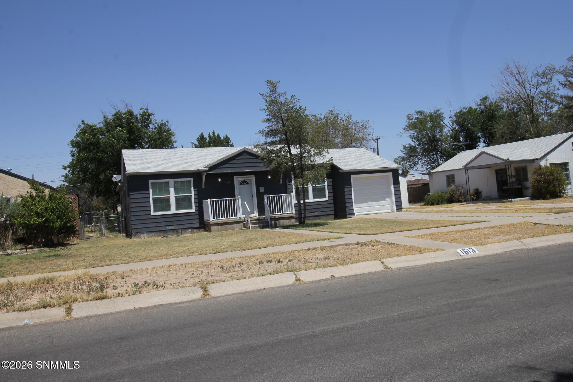 1613 W Walnut Street Property Photo 5
