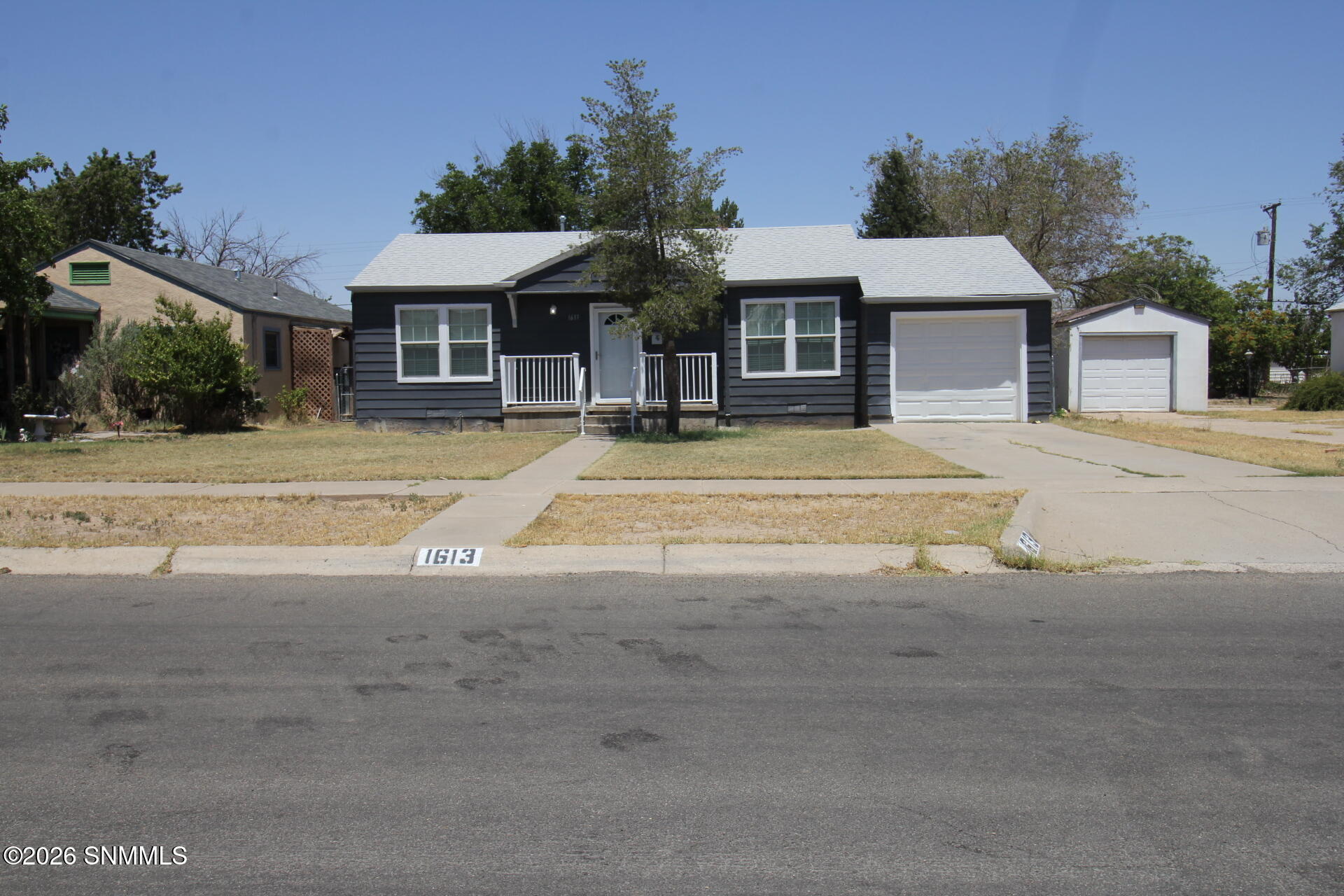 1613 W Walnut Street Property Photo 6