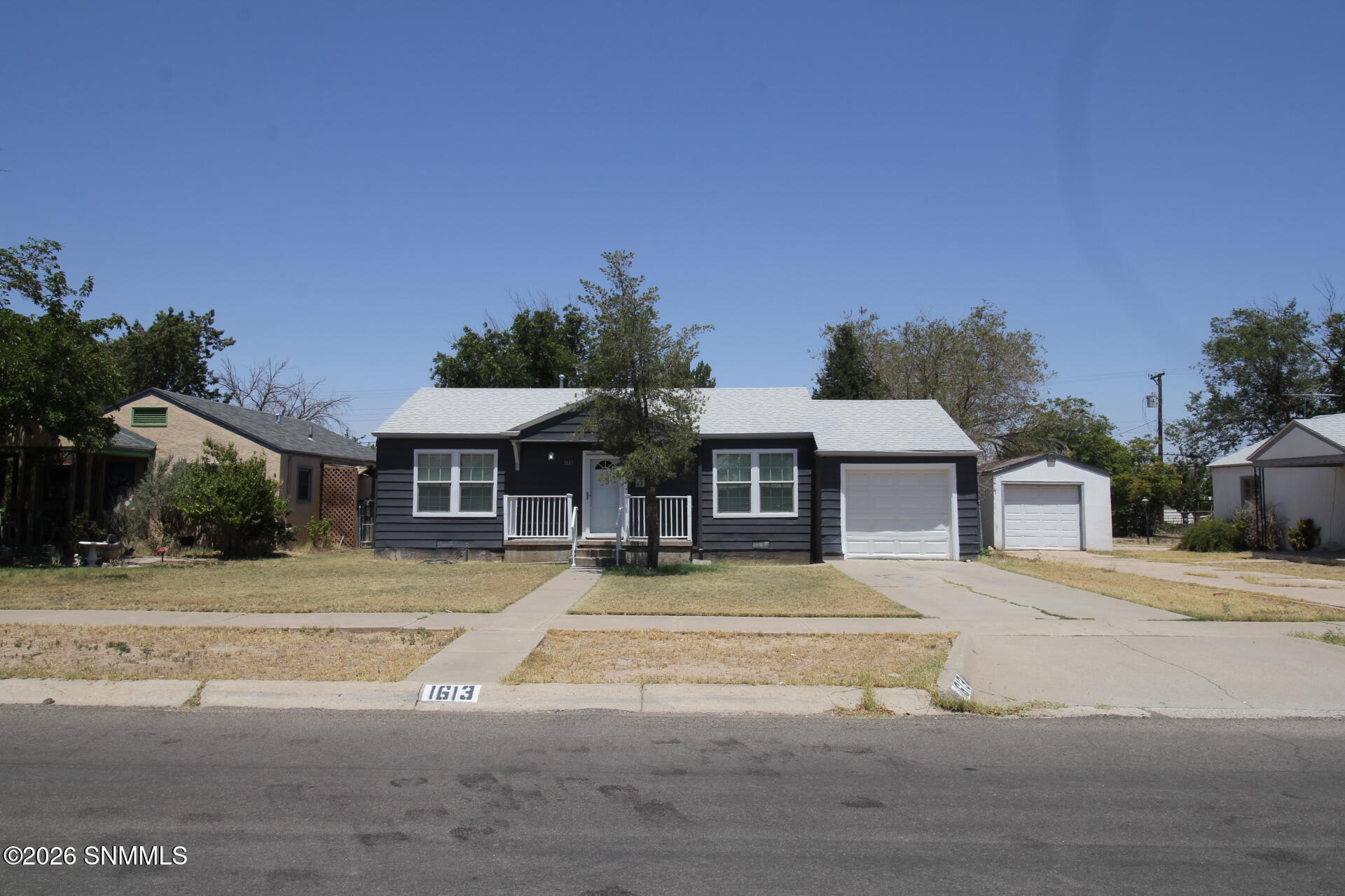 1613 W Walnut Street Property Photo 7
