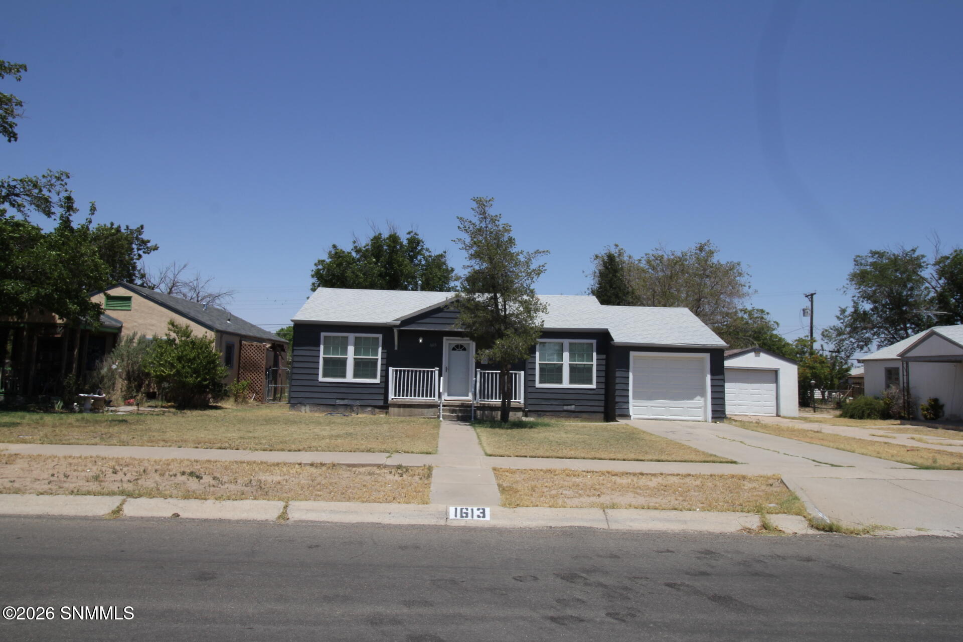 1613 W Walnut Street Property Photo 8